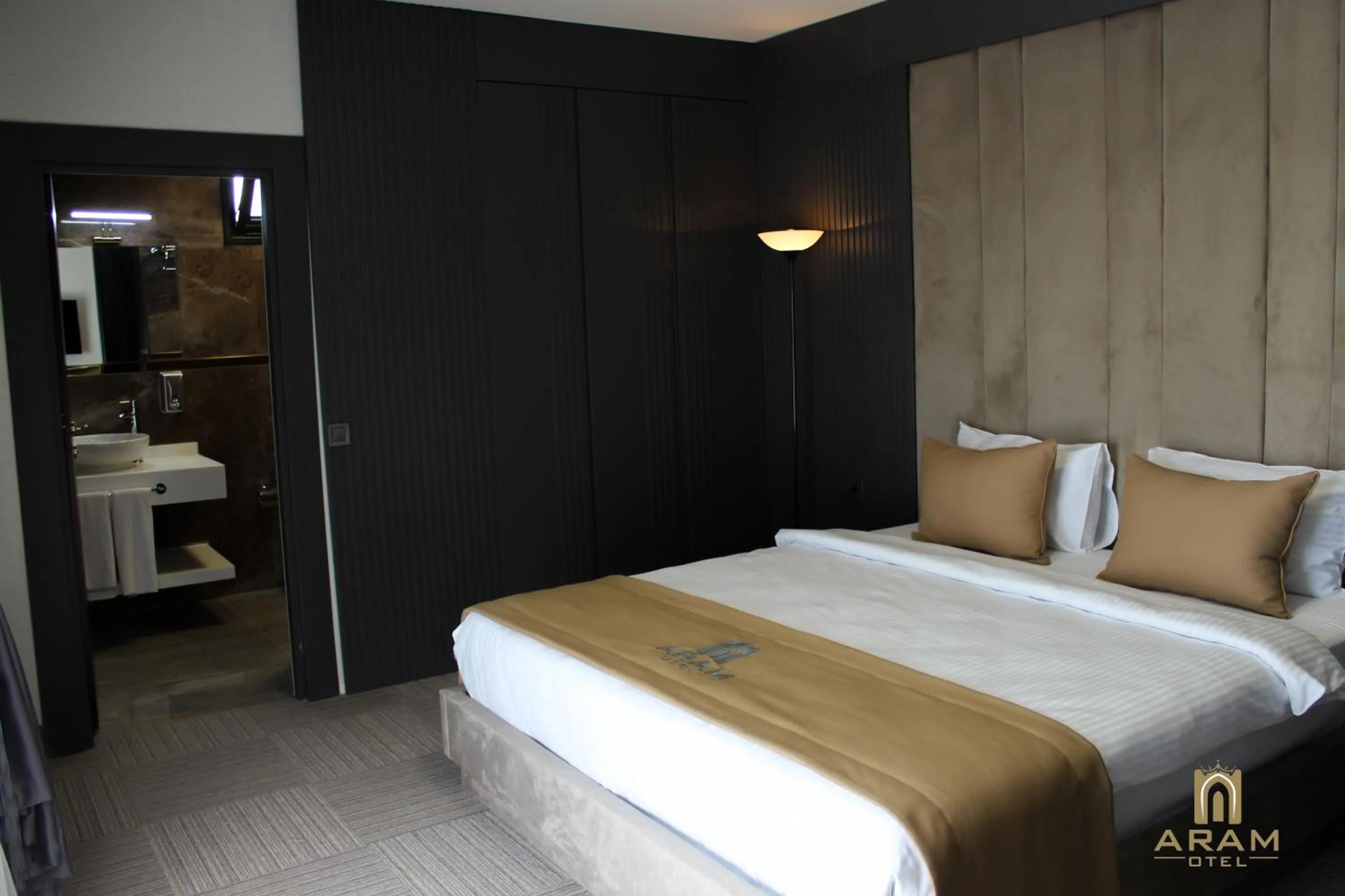 Bathroom, Bed in Aram Otel Business & Luxury