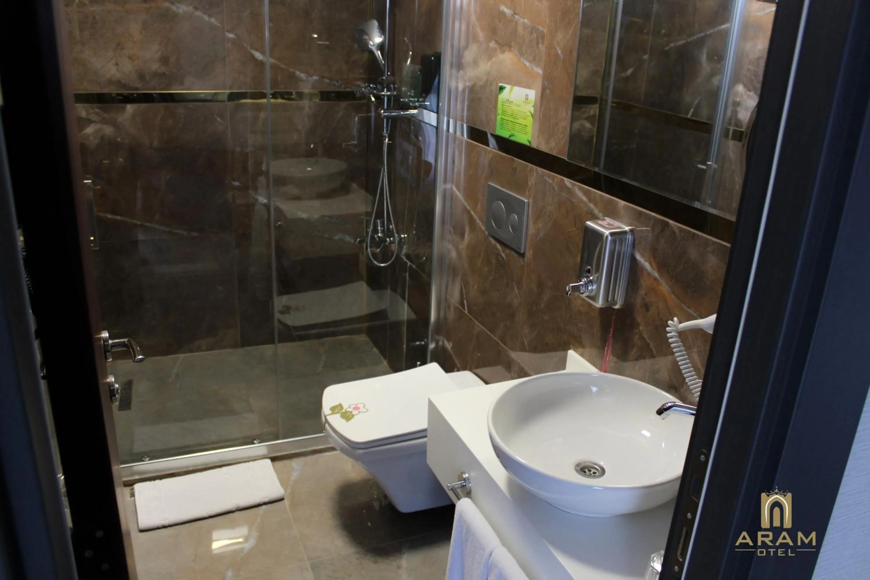 Bathroom in Aram Otel Business & Luxury