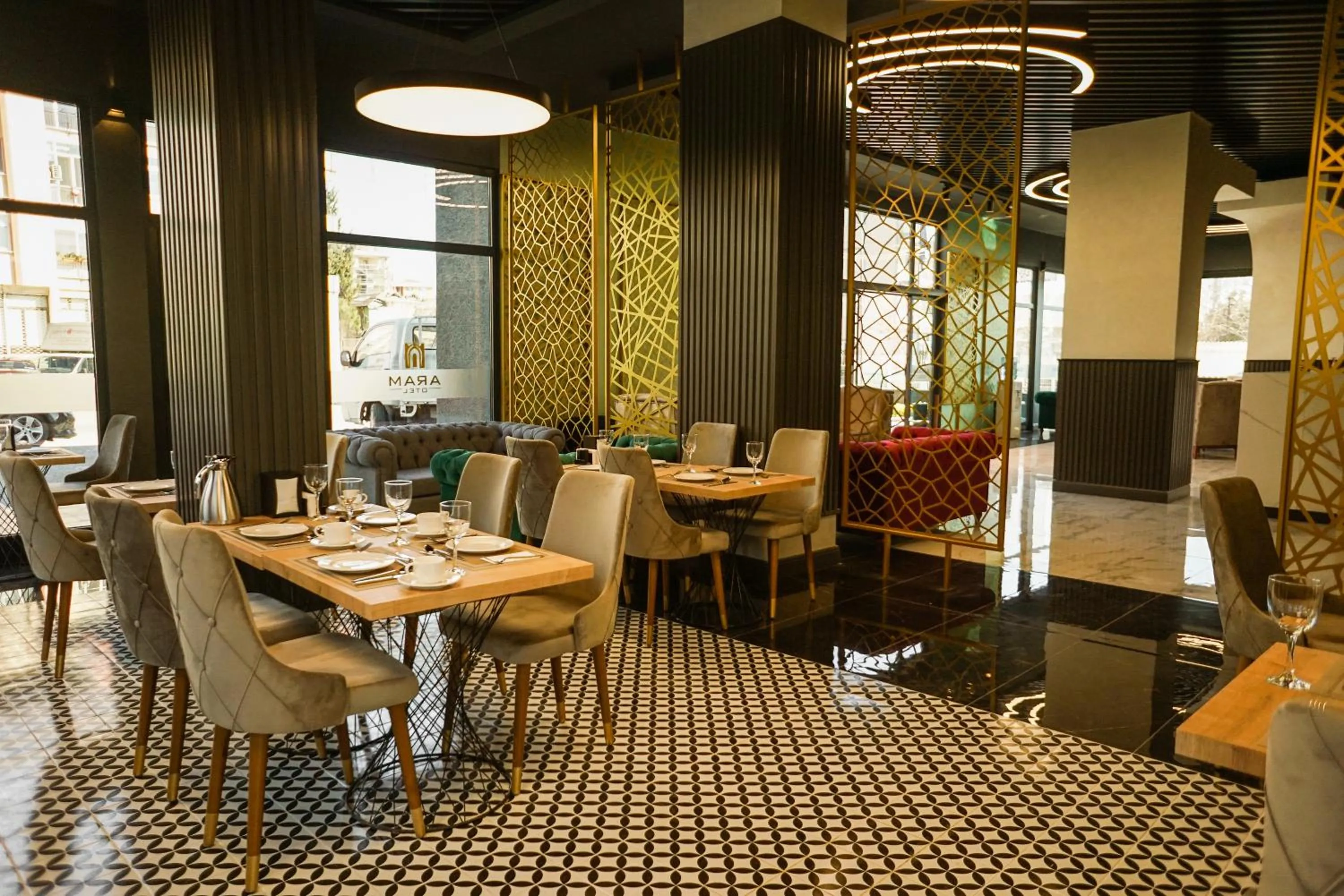 Restaurant/places to eat in Aram Otel Business & Luxury