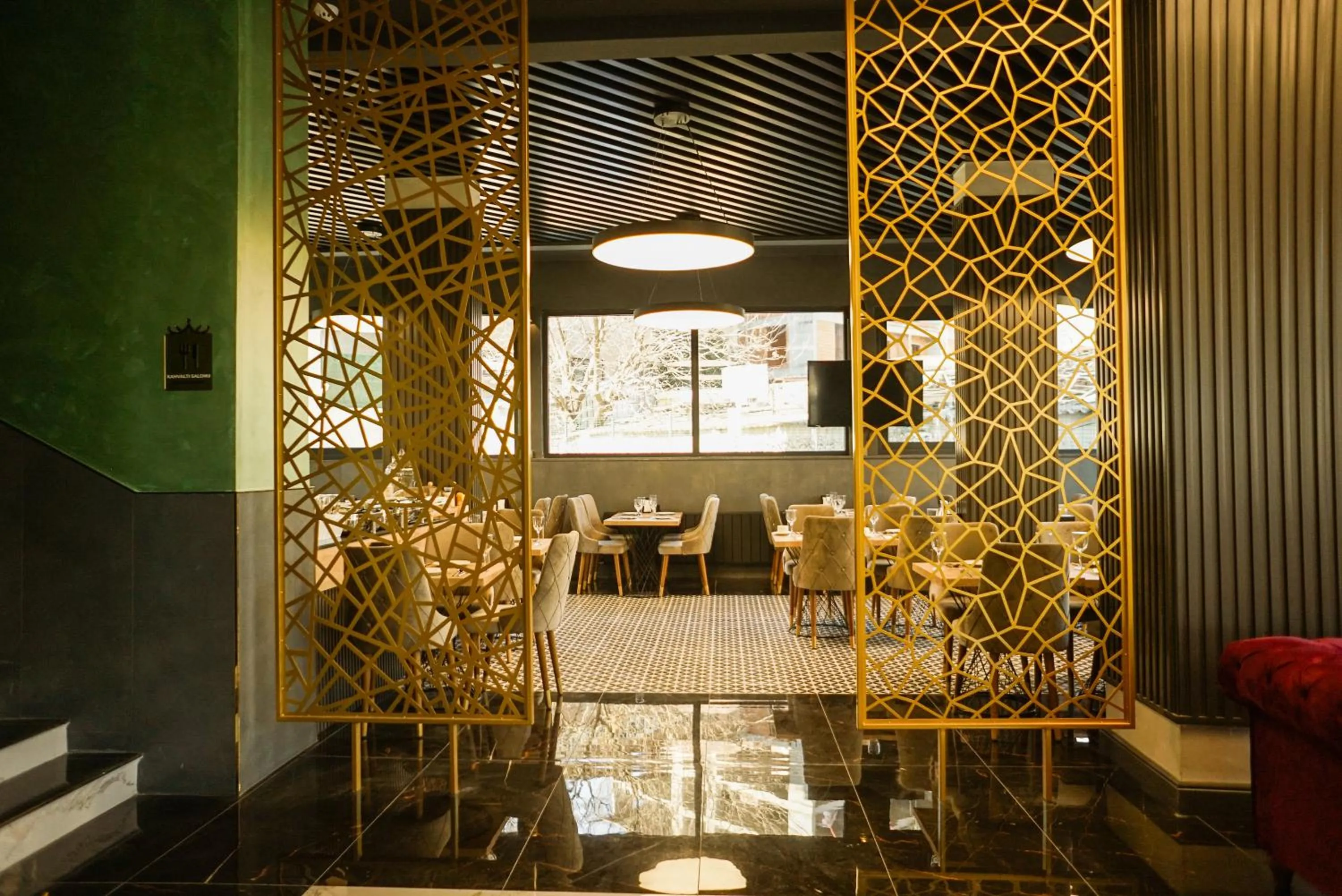 Restaurant/places to eat in Aram Otel Business & Luxury