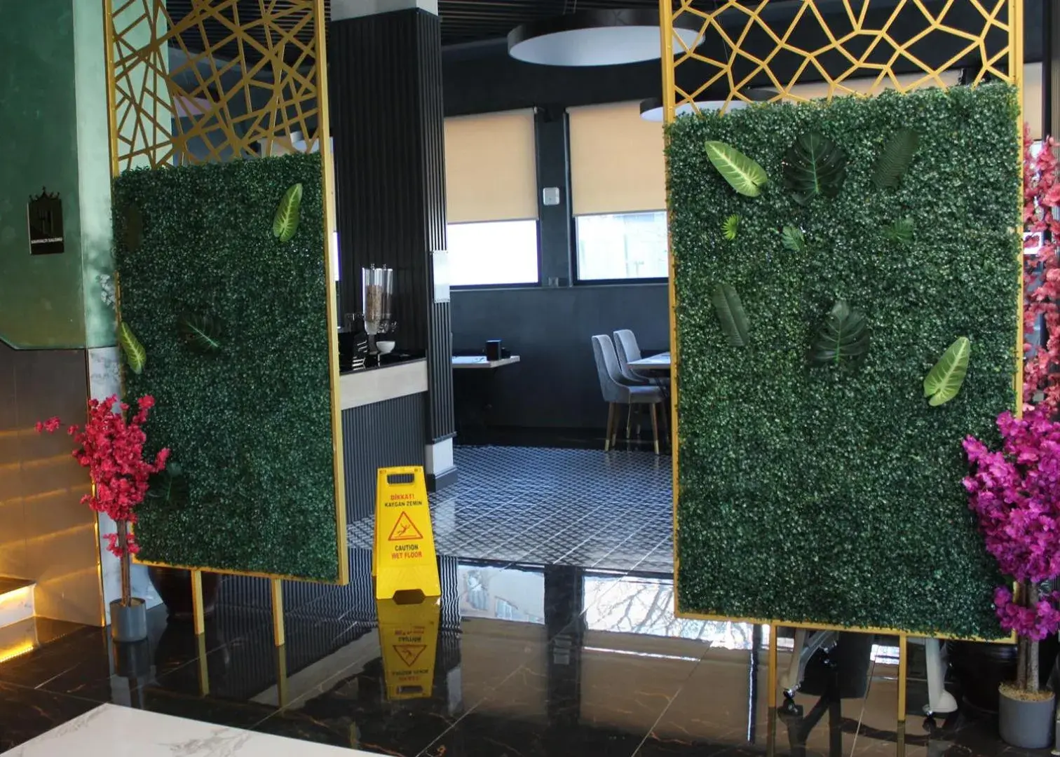 Restaurant/places to eat in Aram Otel Business & Luxury Restaurant/places to eat in Aram Otel Business & Luxury