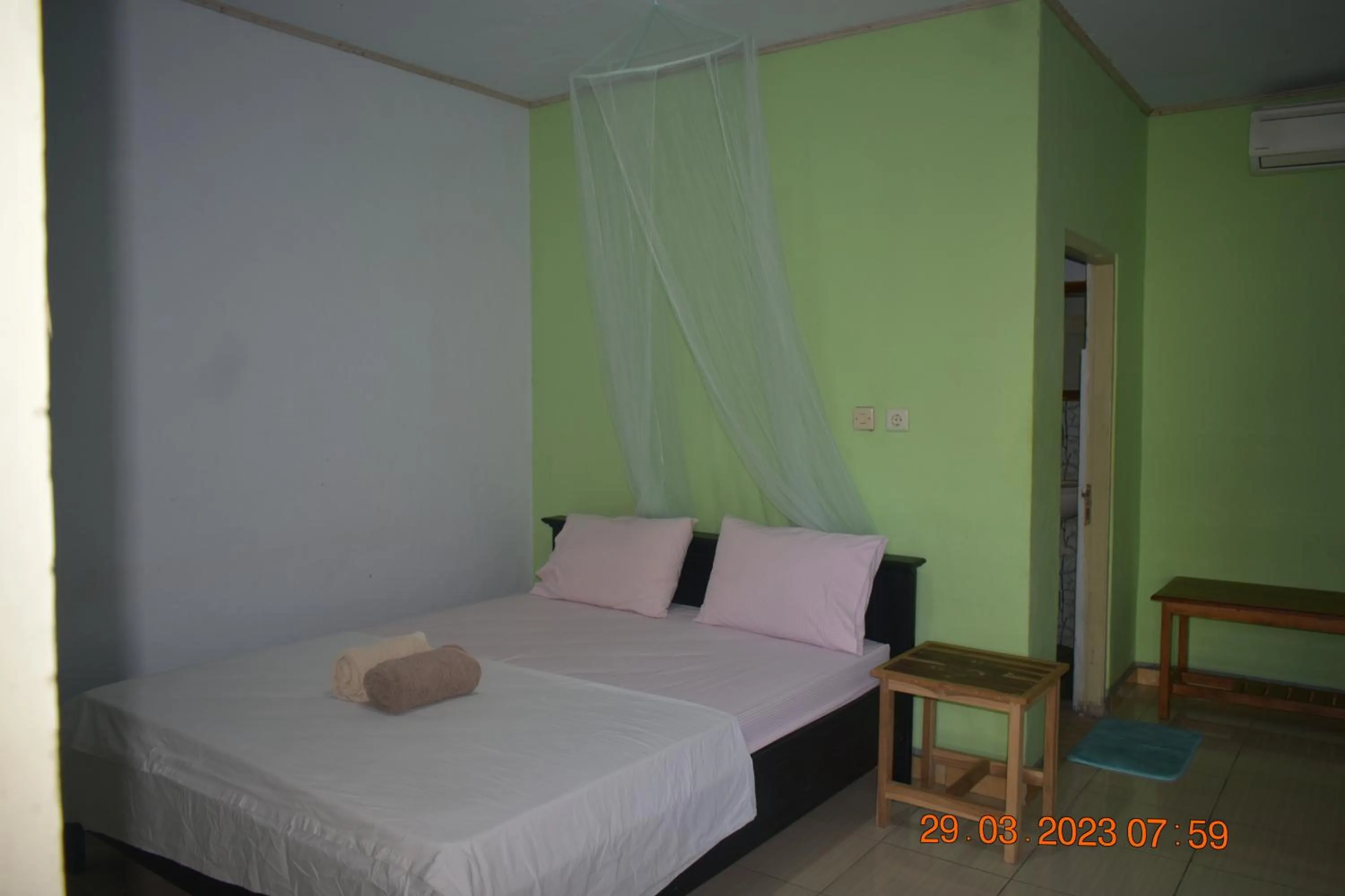 Bed in Del Mar Home Stay