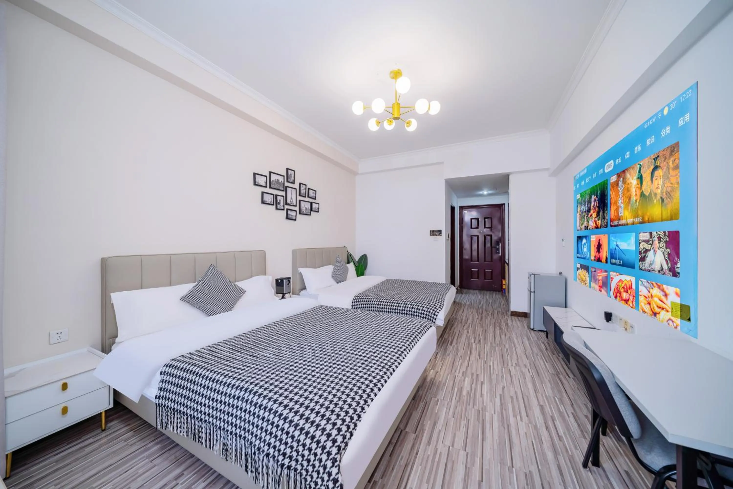 Photo of the whole room in Guangzhou Lijing Aparthotel Pazhou Exhibition Center - Next to Exit D of Wanshengwei MTR Station