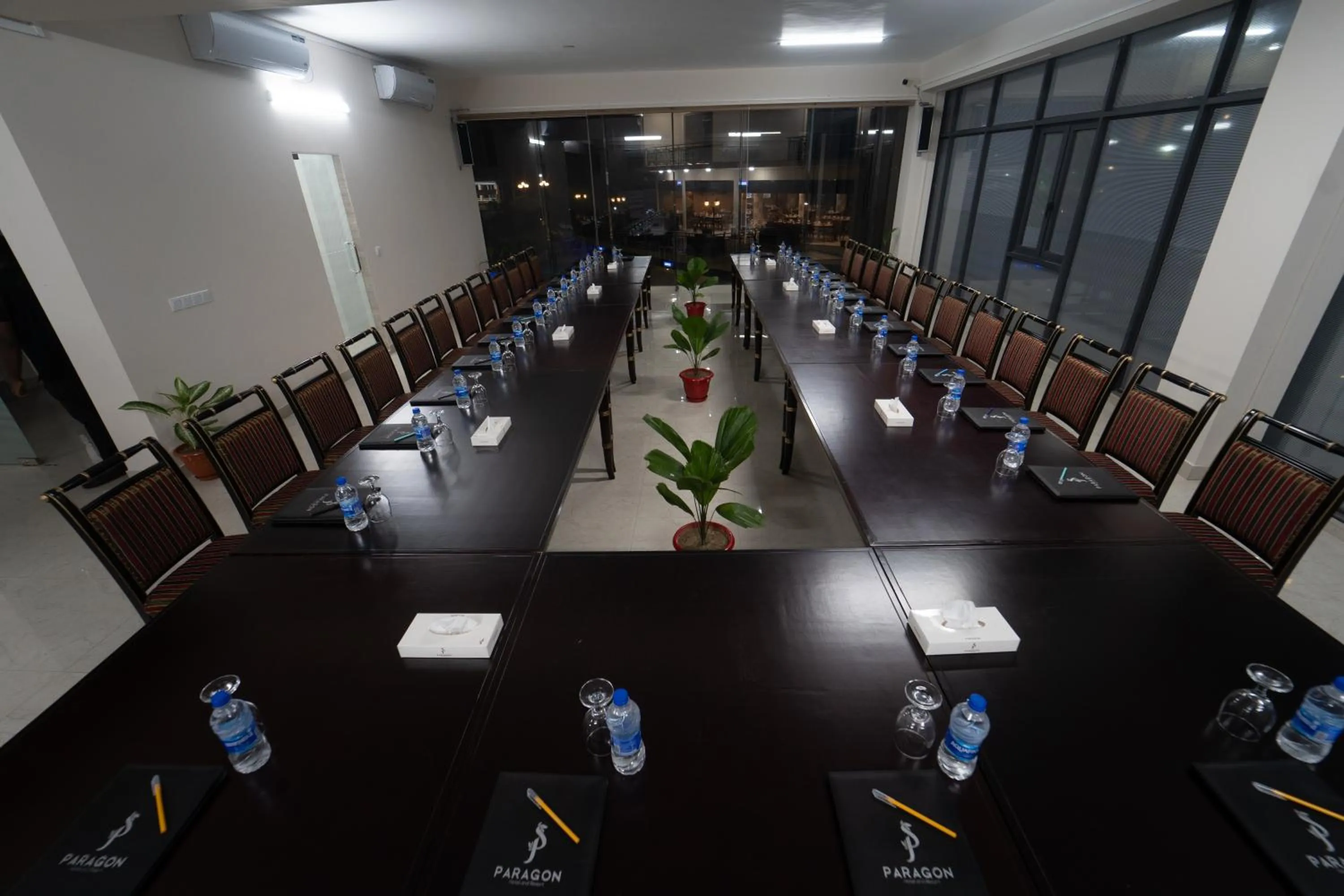 Business facilities in Paragon Hotel & Resort