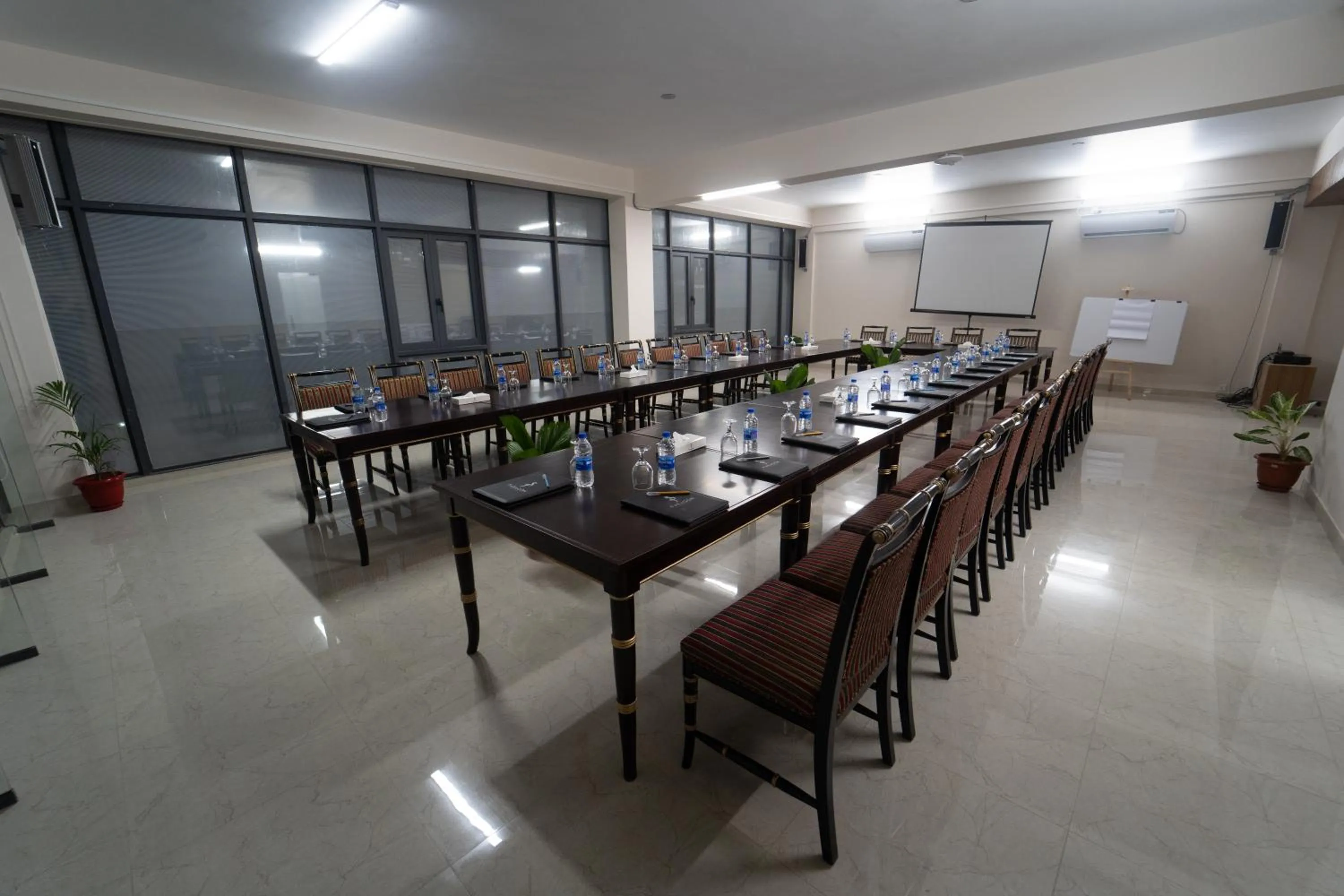 Business facilities in Paragon Hotel & Resort