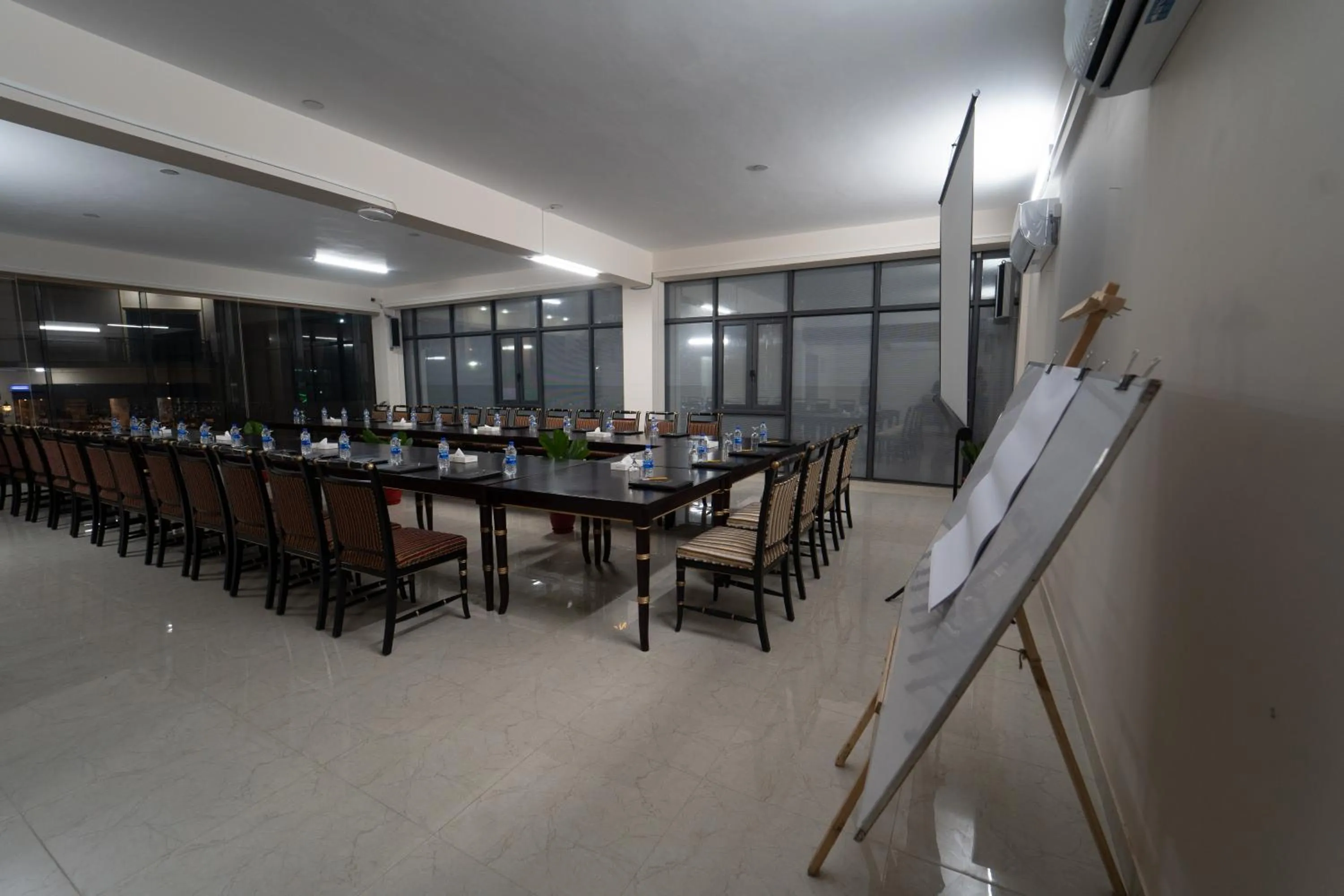 Business facilities in Paragon Hotel & Resort