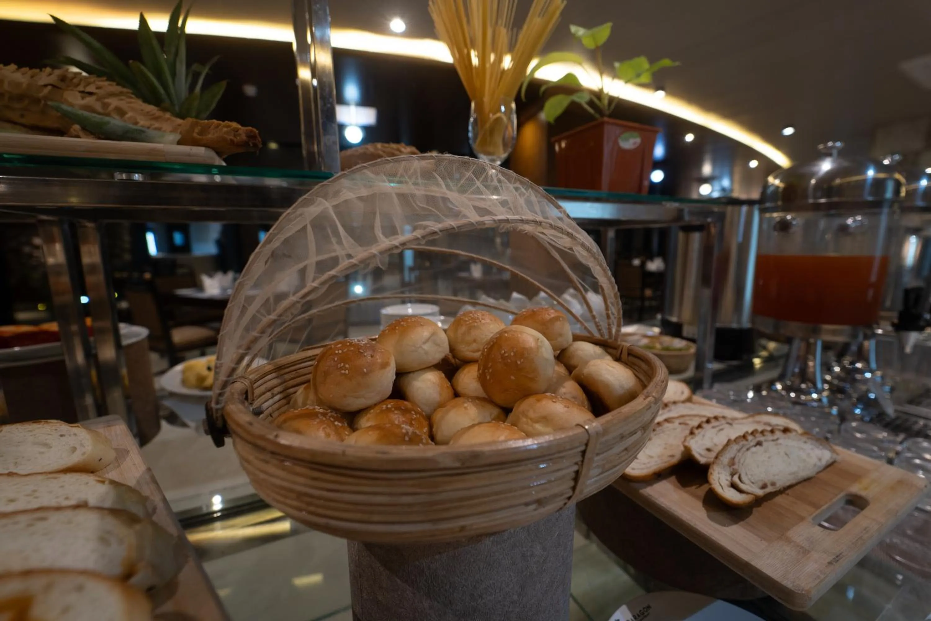 Restaurant/places to eat in Paragon Hotel & Resort