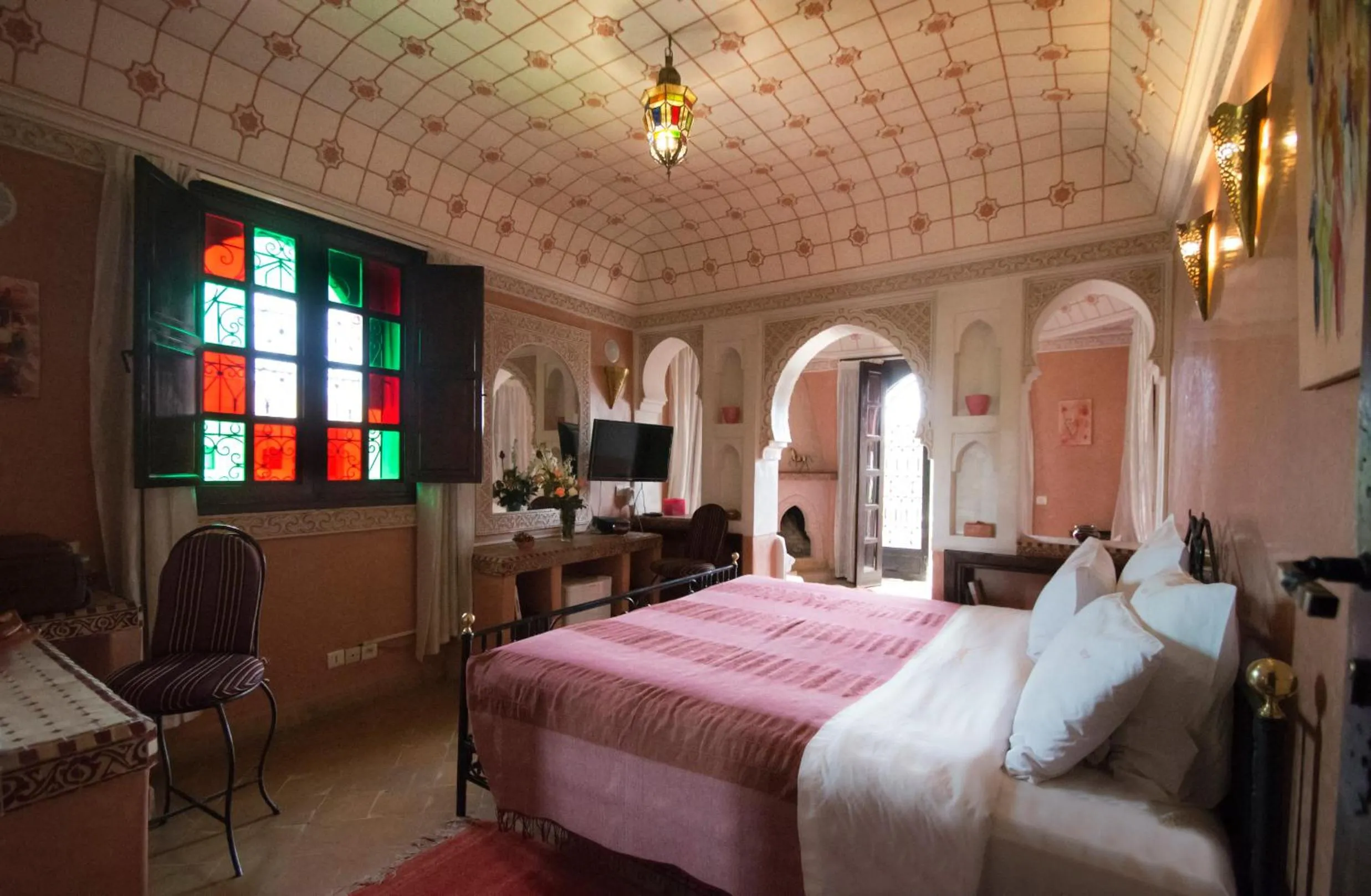 Bathroom, Bed in Riad Mazal
