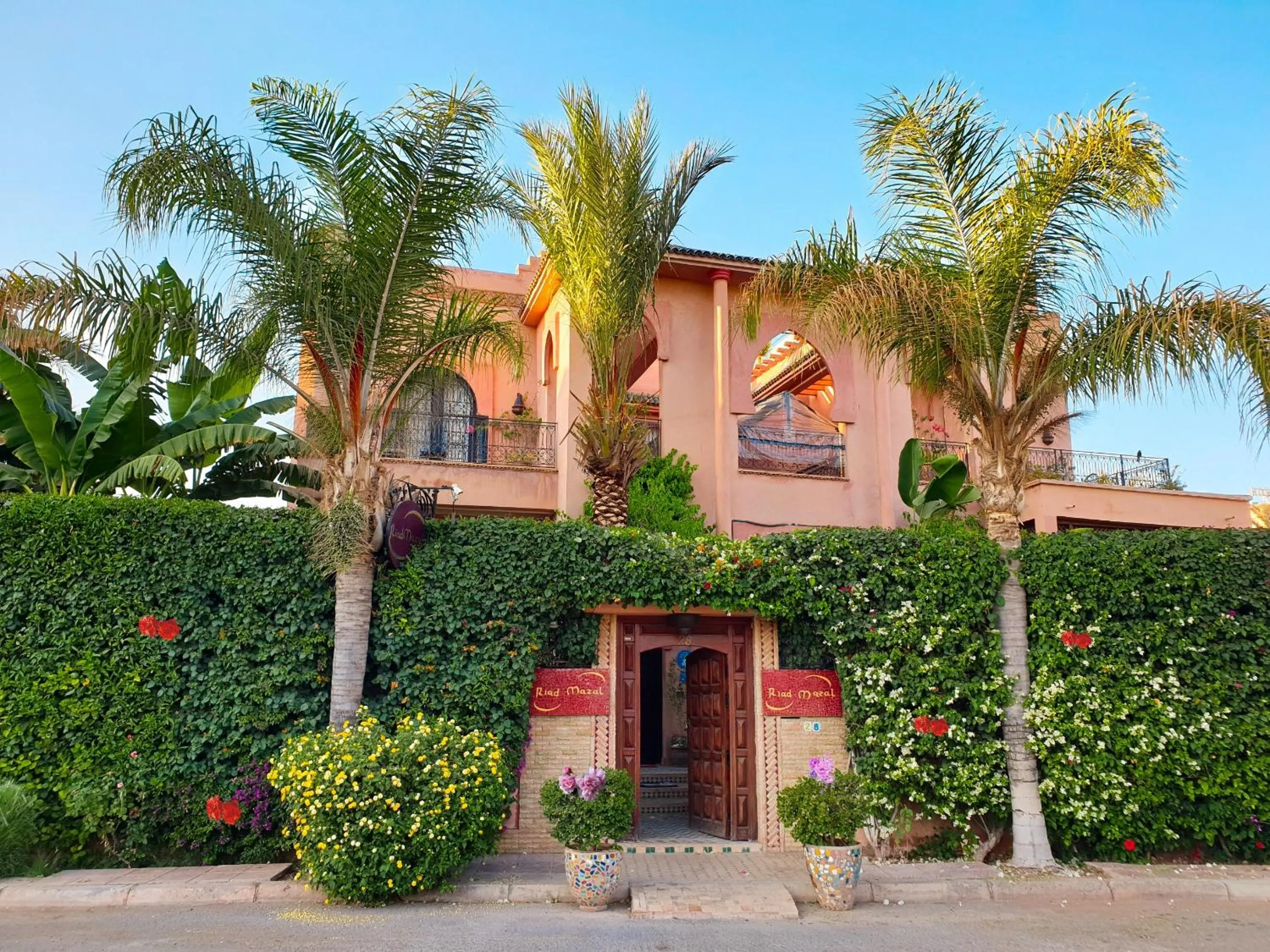 Property building in Riad Mazal
