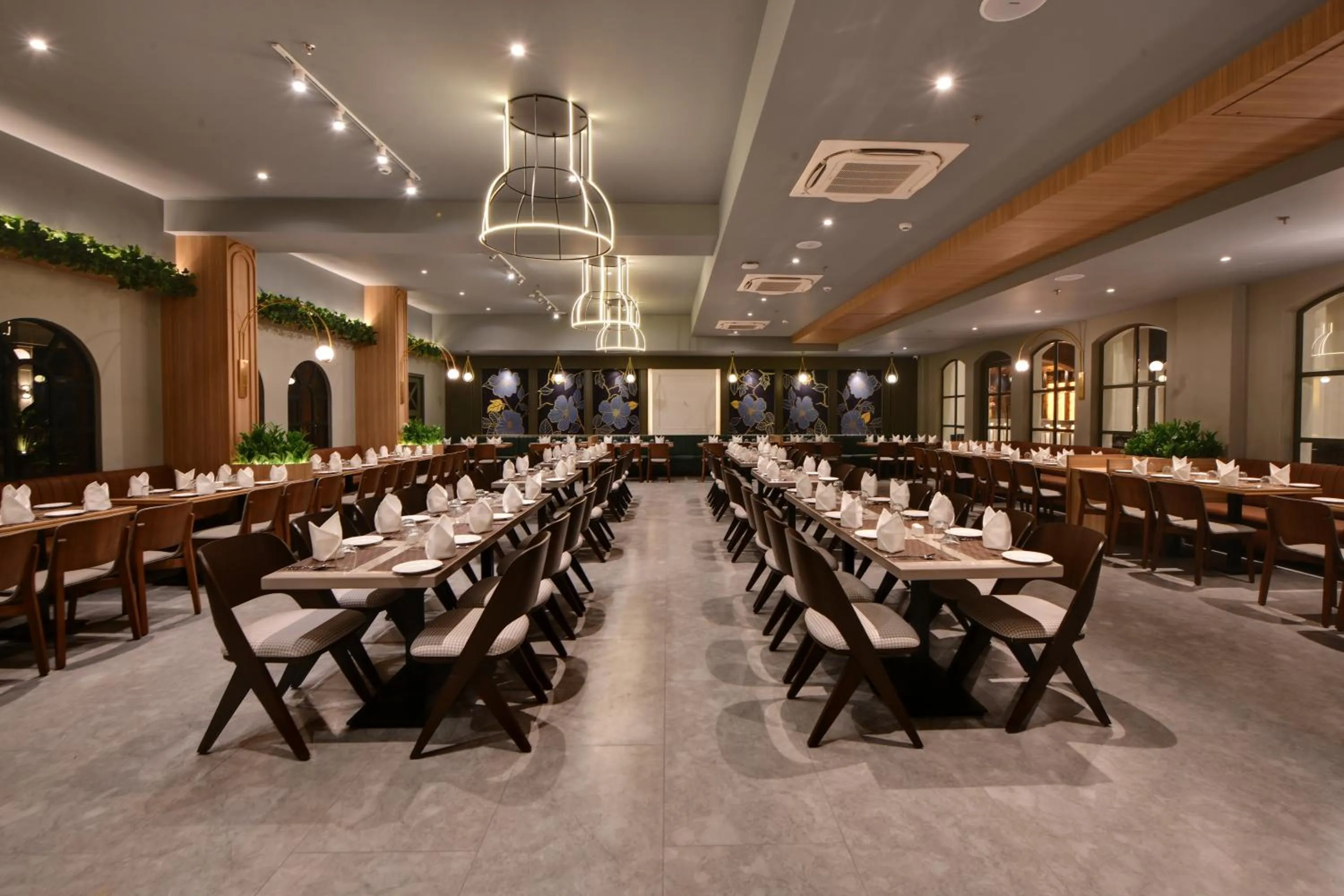 Restaurant/places to eat in The Fern Shelter Resort Palghar