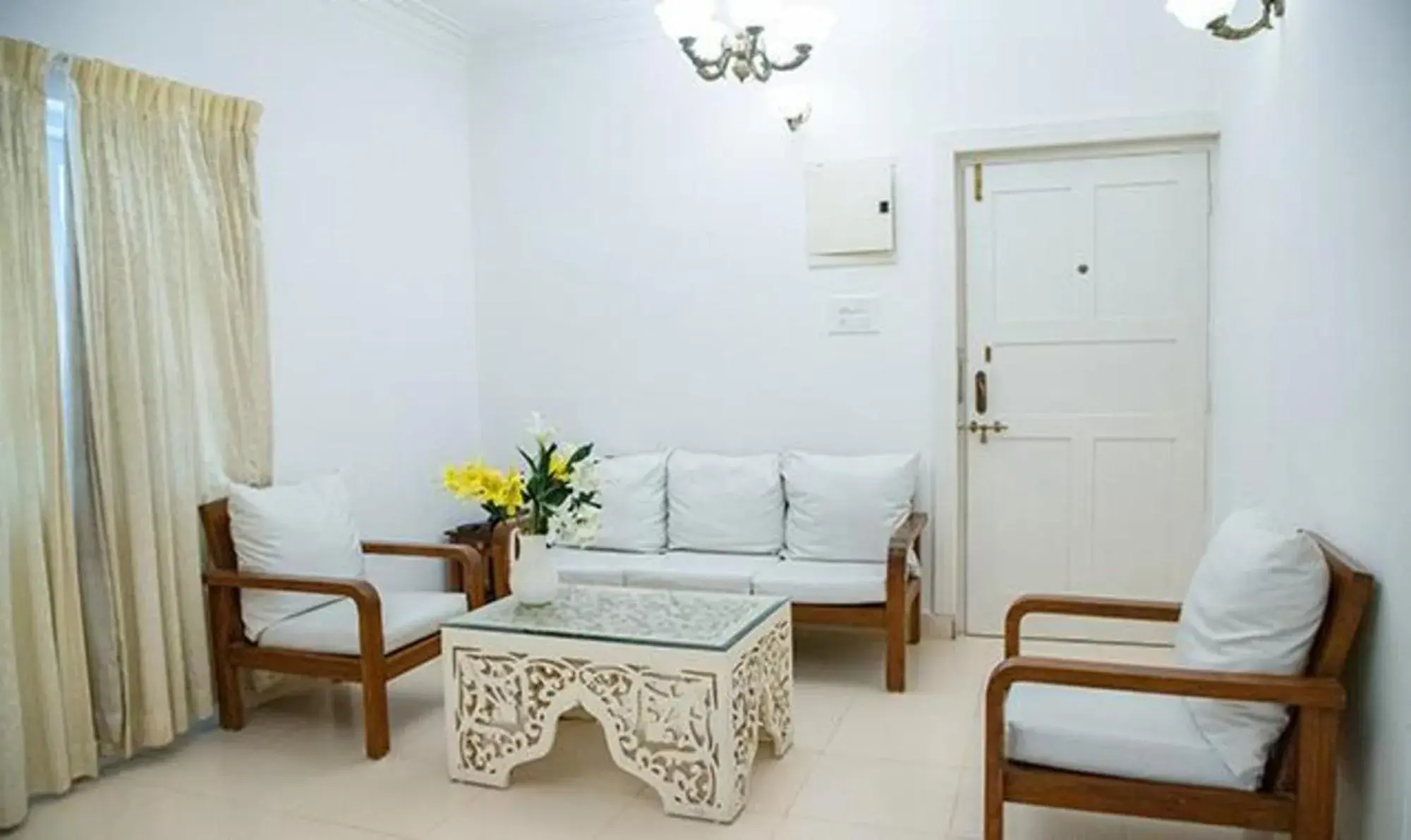 Living room in FabHotel Prime Toro Highland Beach Resort With Pool - 500M From Candolim Beach Living room in FabHotel Prime Toro Highland Beach Resort With Pool - 500M From Candolim Beach