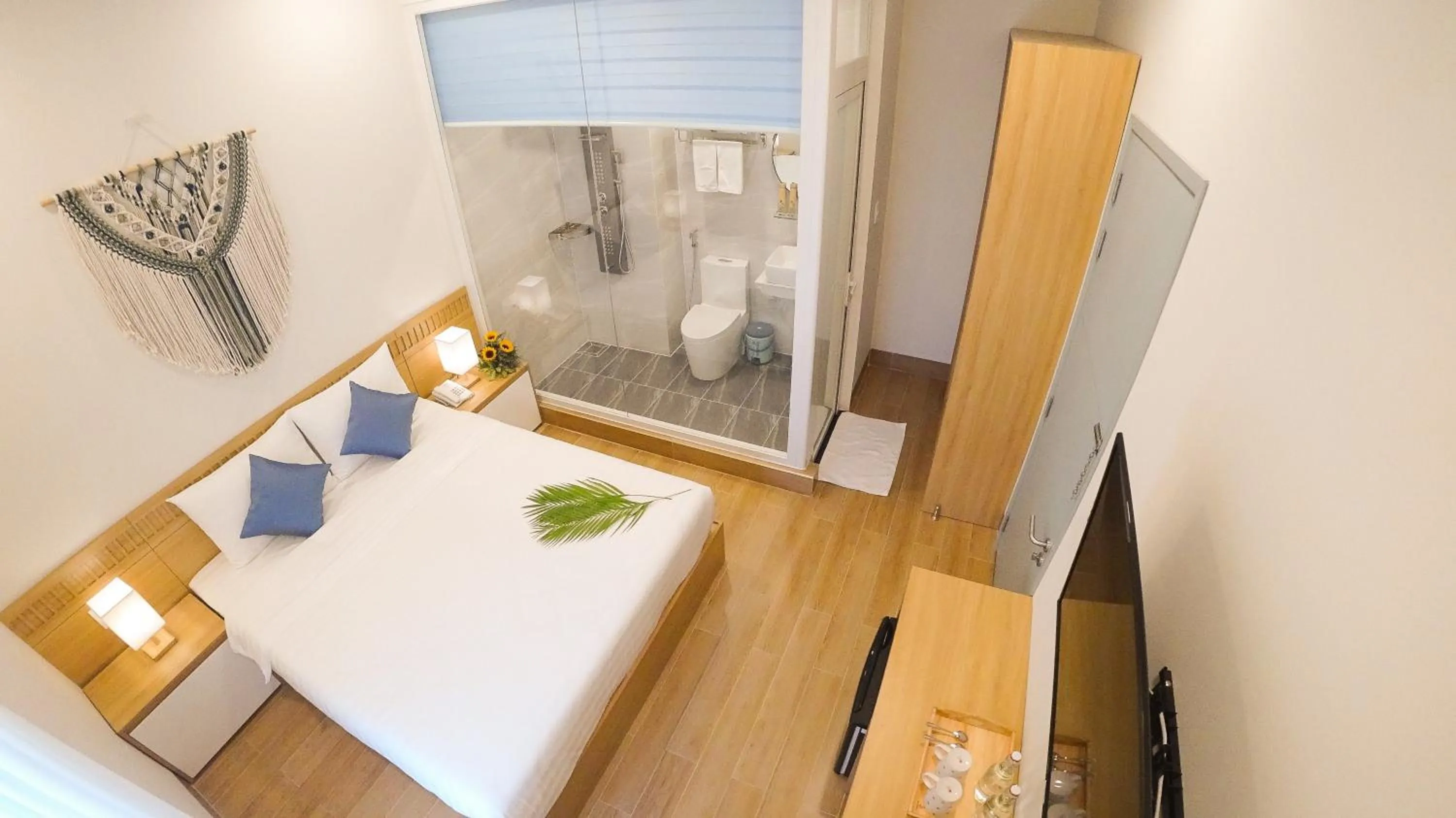 Bathroom, Bed in Vy's House Phanthiet Hotel