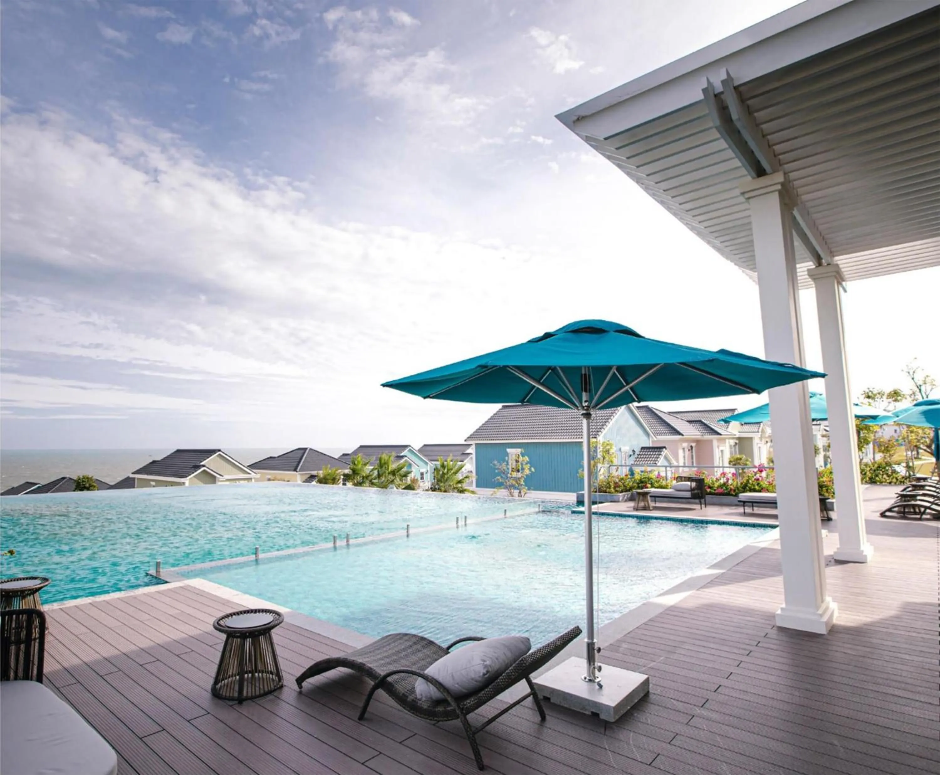 Swimming pool in Novaworld Villas