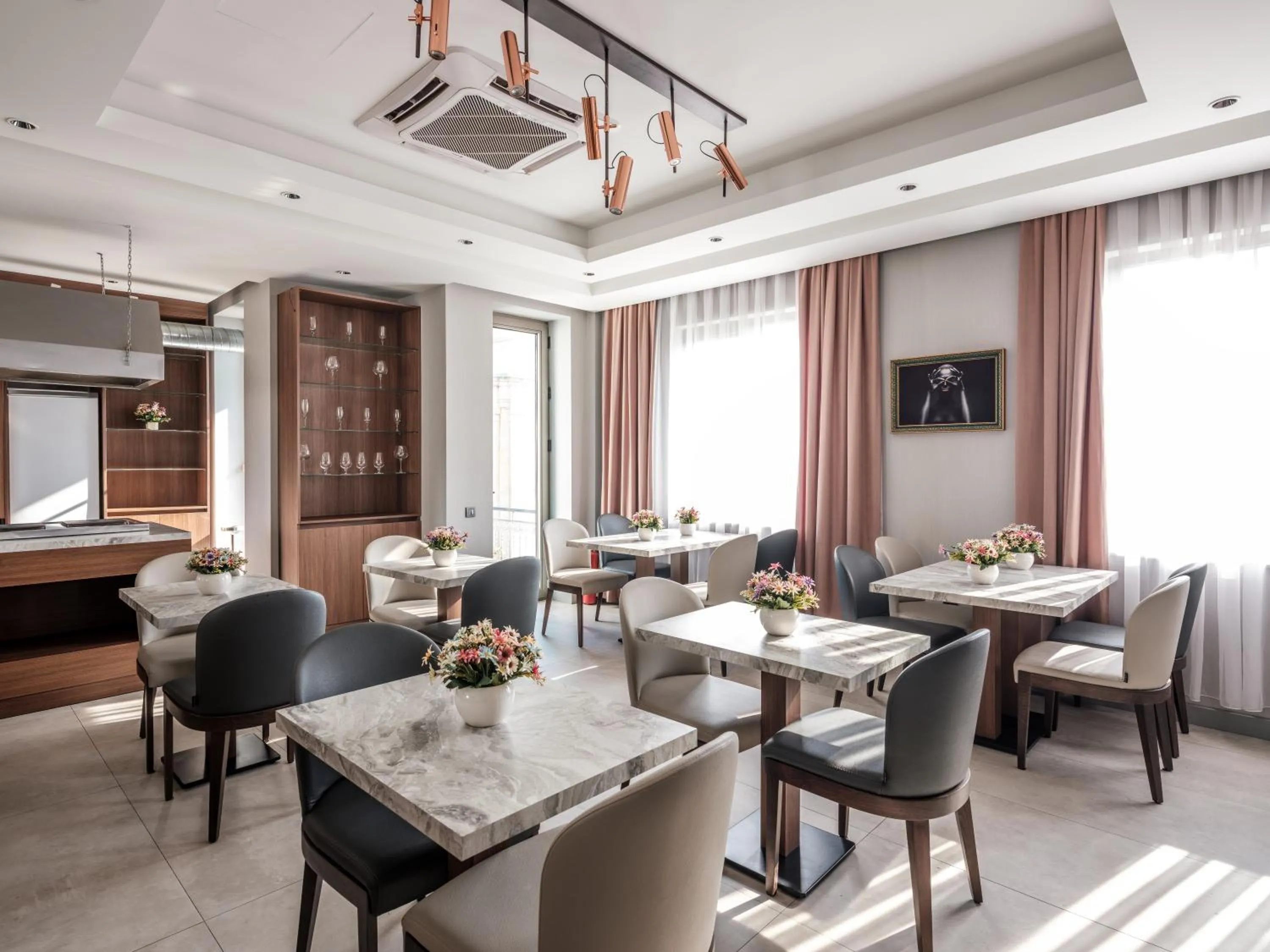 Restaurant/places to eat in CityLife Boutique Hotel