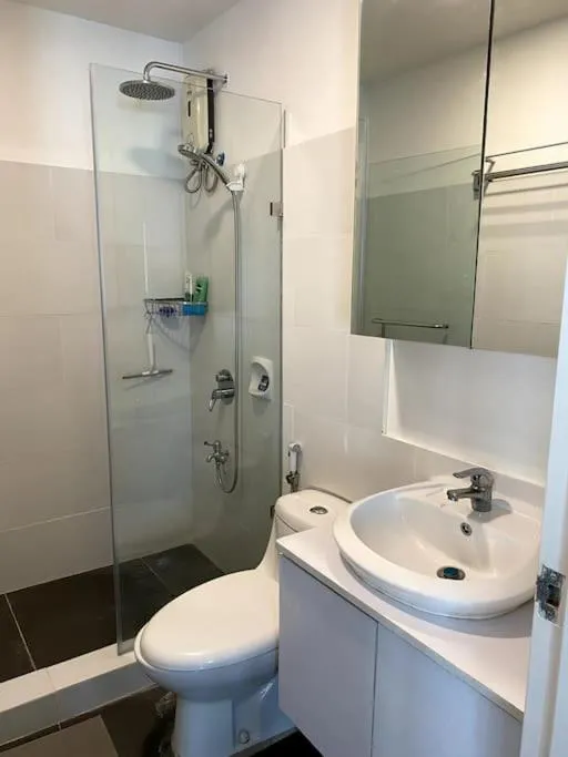 Shower in Modern Condo Apt in Flair Tower South, Mandaluyong