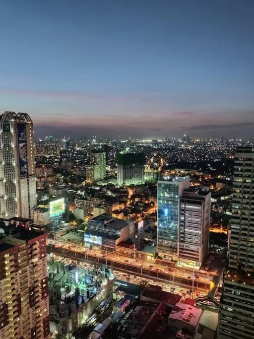Night in Modern Condo Apt in Flair Tower South, Mandaluyong