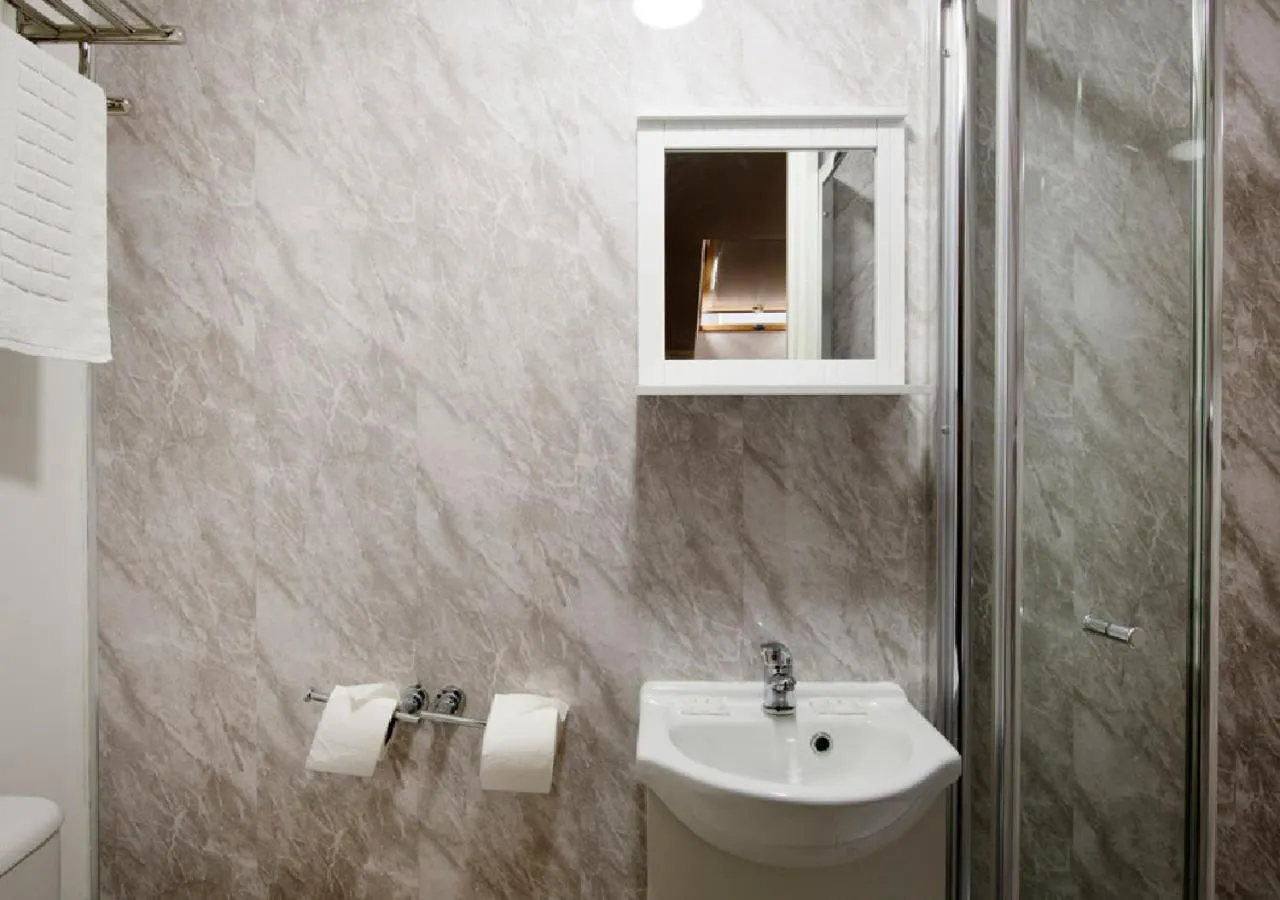 Hotels 24-7 - The Old Victoria Hotel