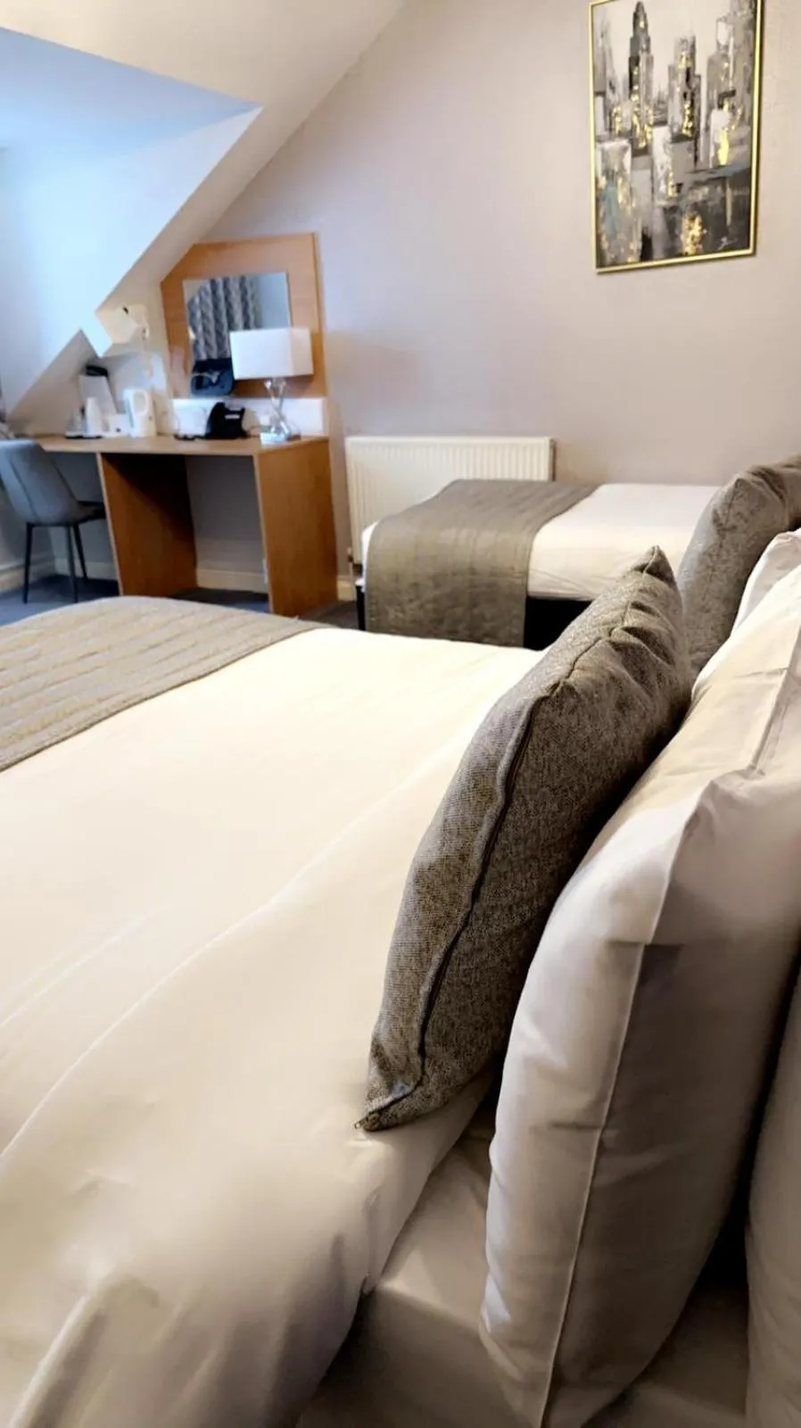 Bedroom, Bed in Hotels 24-7 - The Old Victoria Hotel