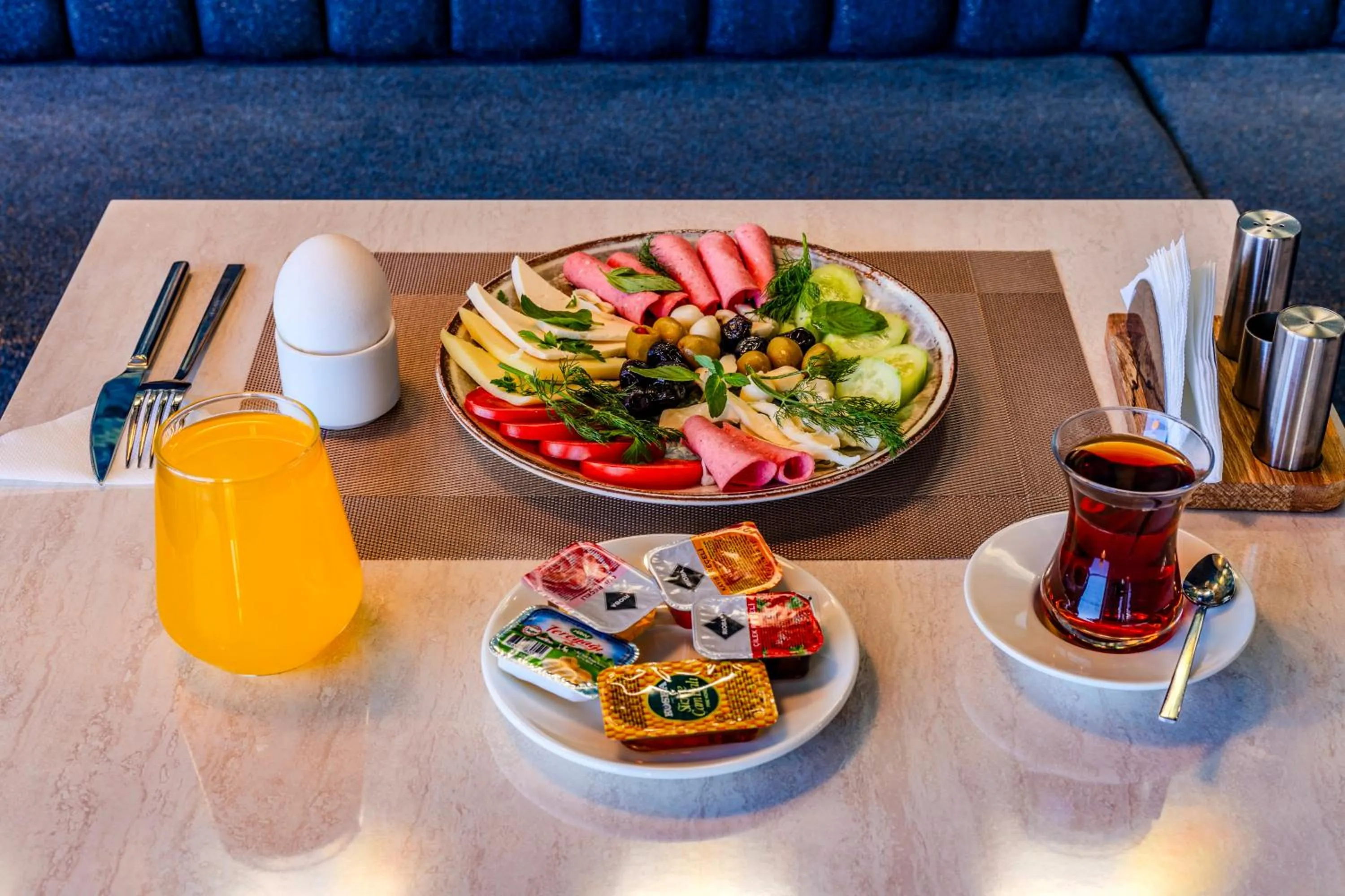 Restaurant/places to eat in Heaven Premium Hotel Restaurant & Airport Shuttle