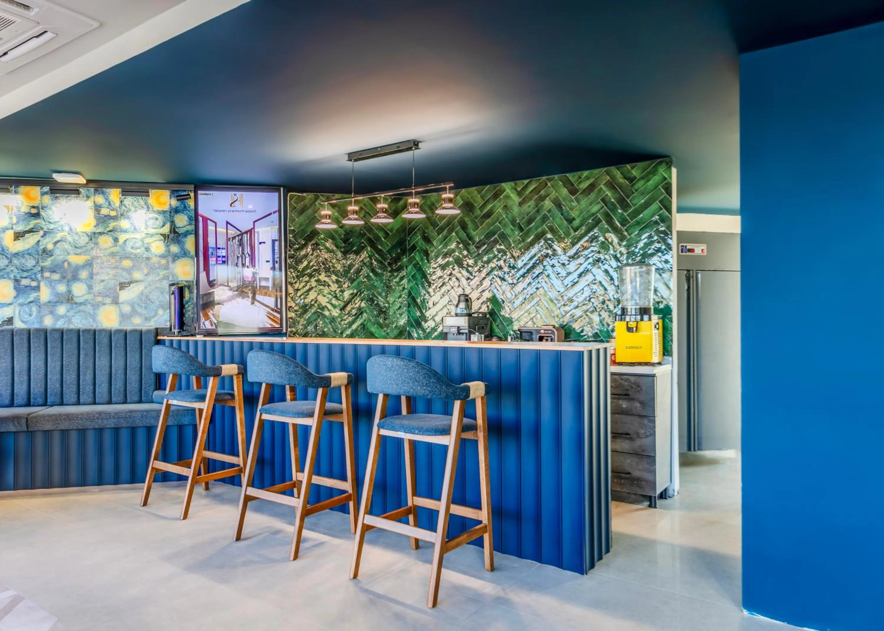 Restaurant/places to eat in Heaven Premium Hotel Restaurant & Airport Shuttle