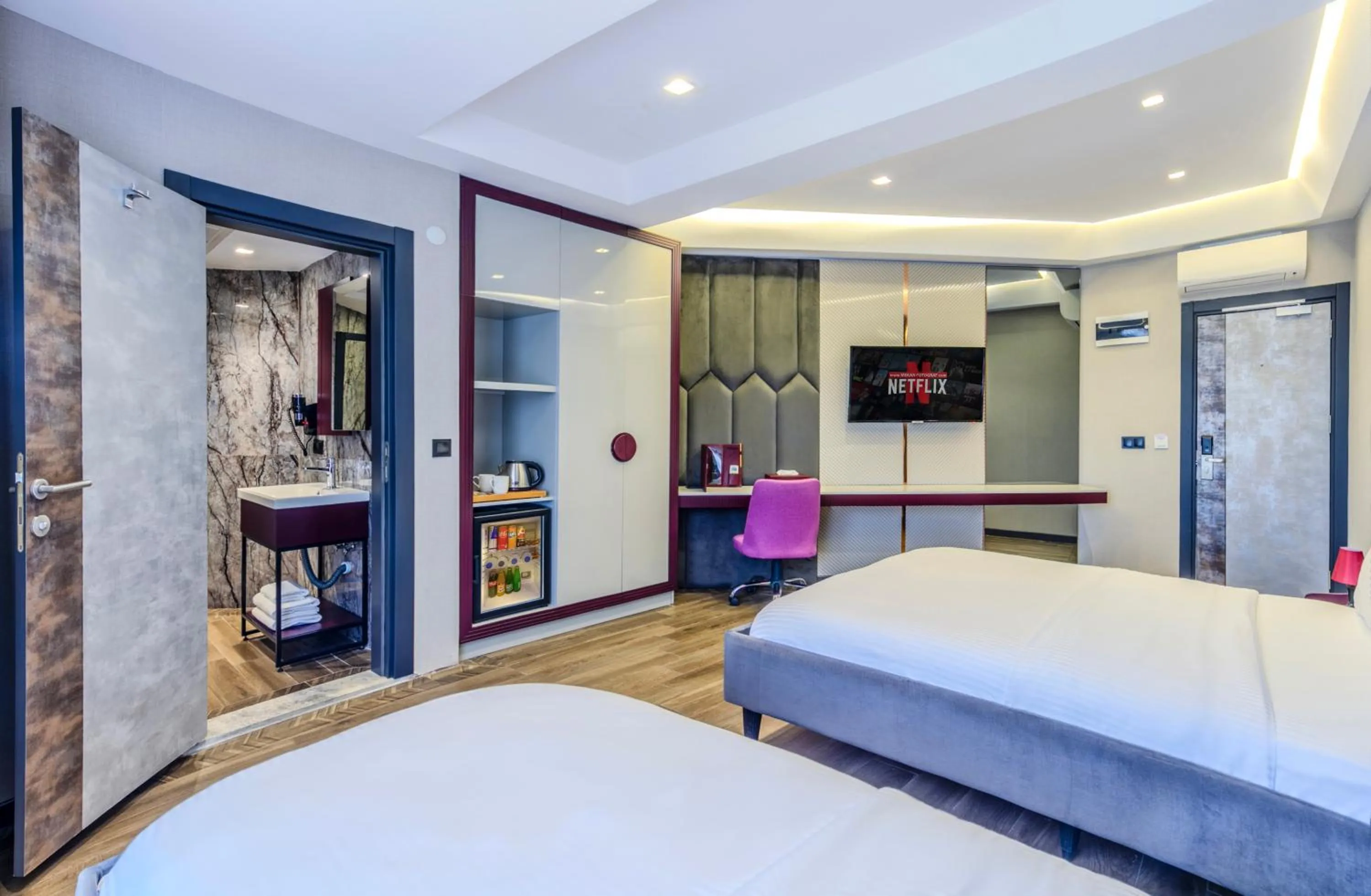 Photo of the whole room, Bed in Heaven Premium Hotel Restaurant & Airport Shuttle