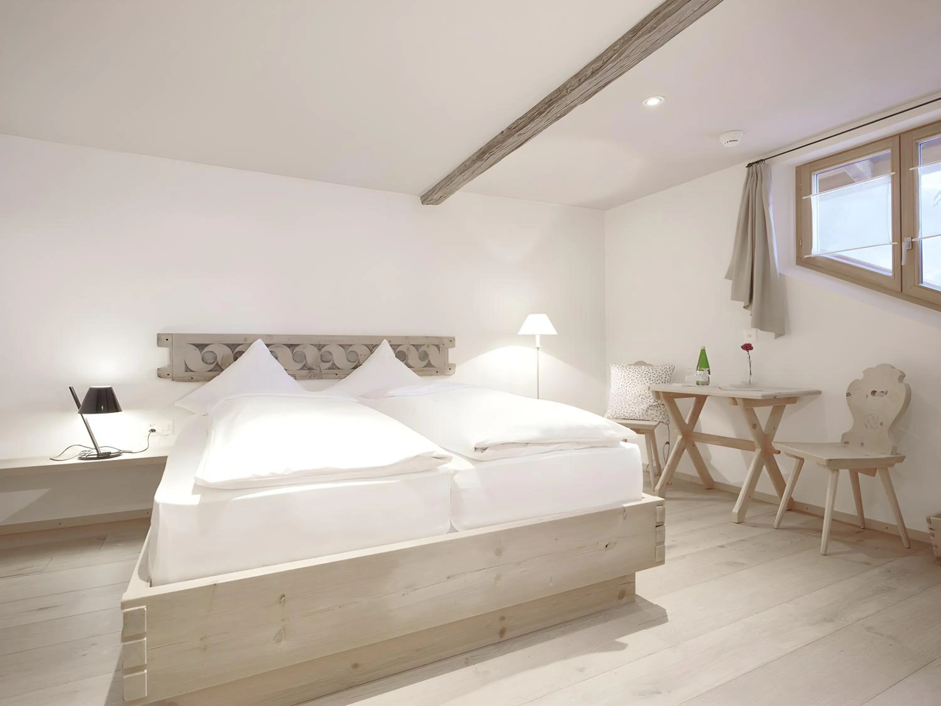 Photo of the whole room, Bed in Alpengasthof Crusch Alba ed Alvetern, S-charl