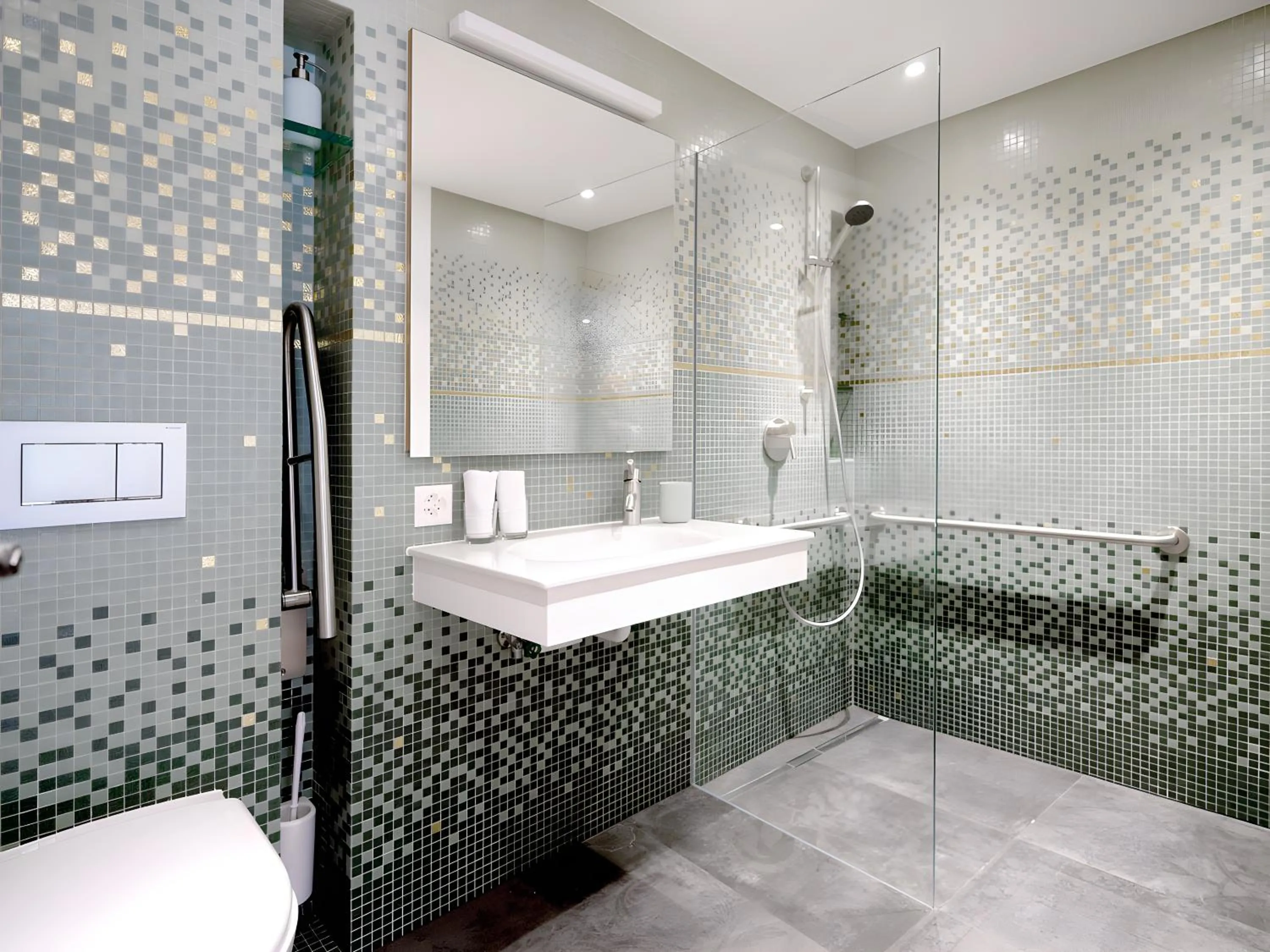 Bathroom in Alpengasthof Crusch Alba ed Alvetern, S-charl