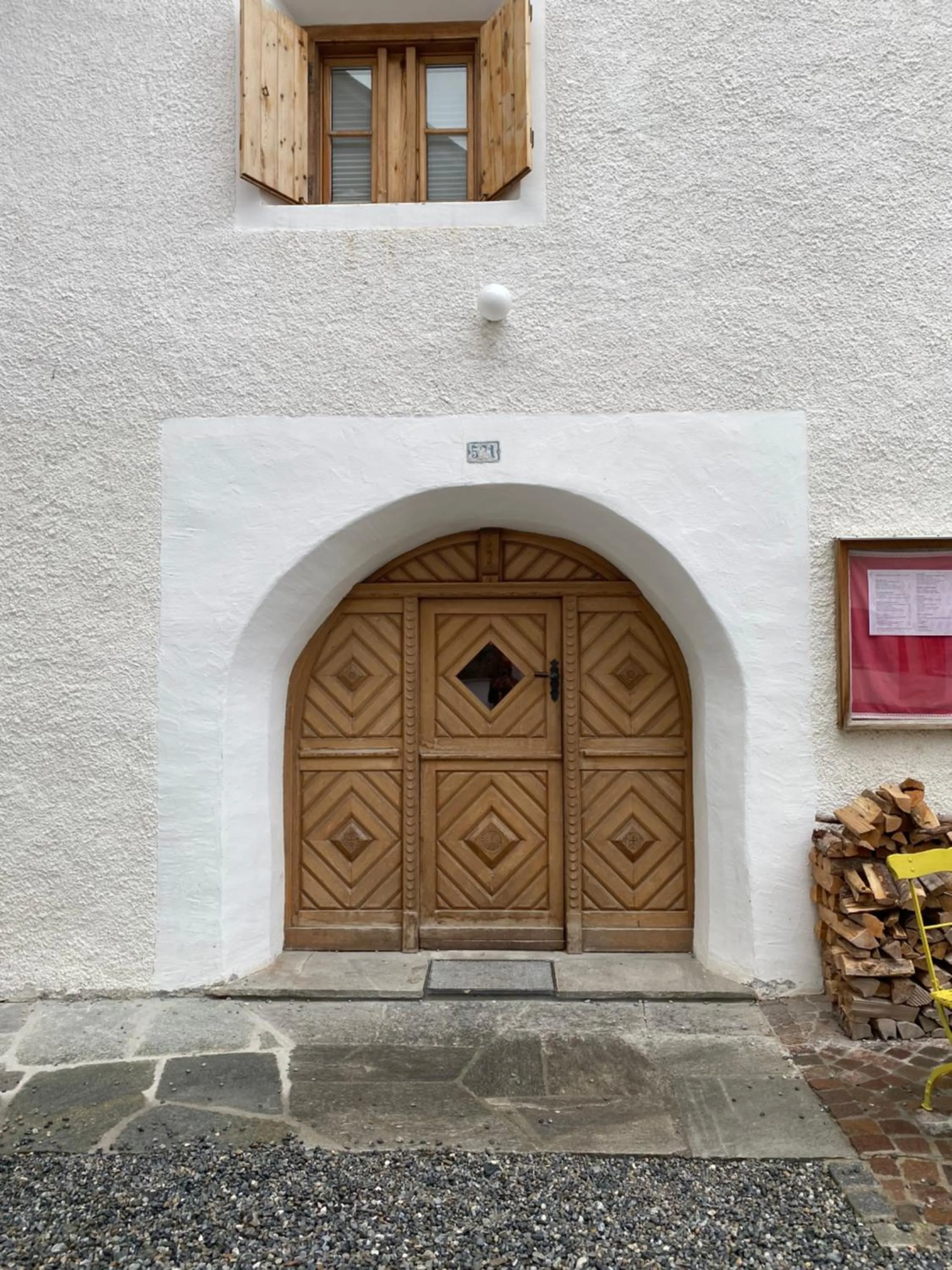 Facade/entrance in Alpengasthof Crusch Alba ed Alvetern, S-charl