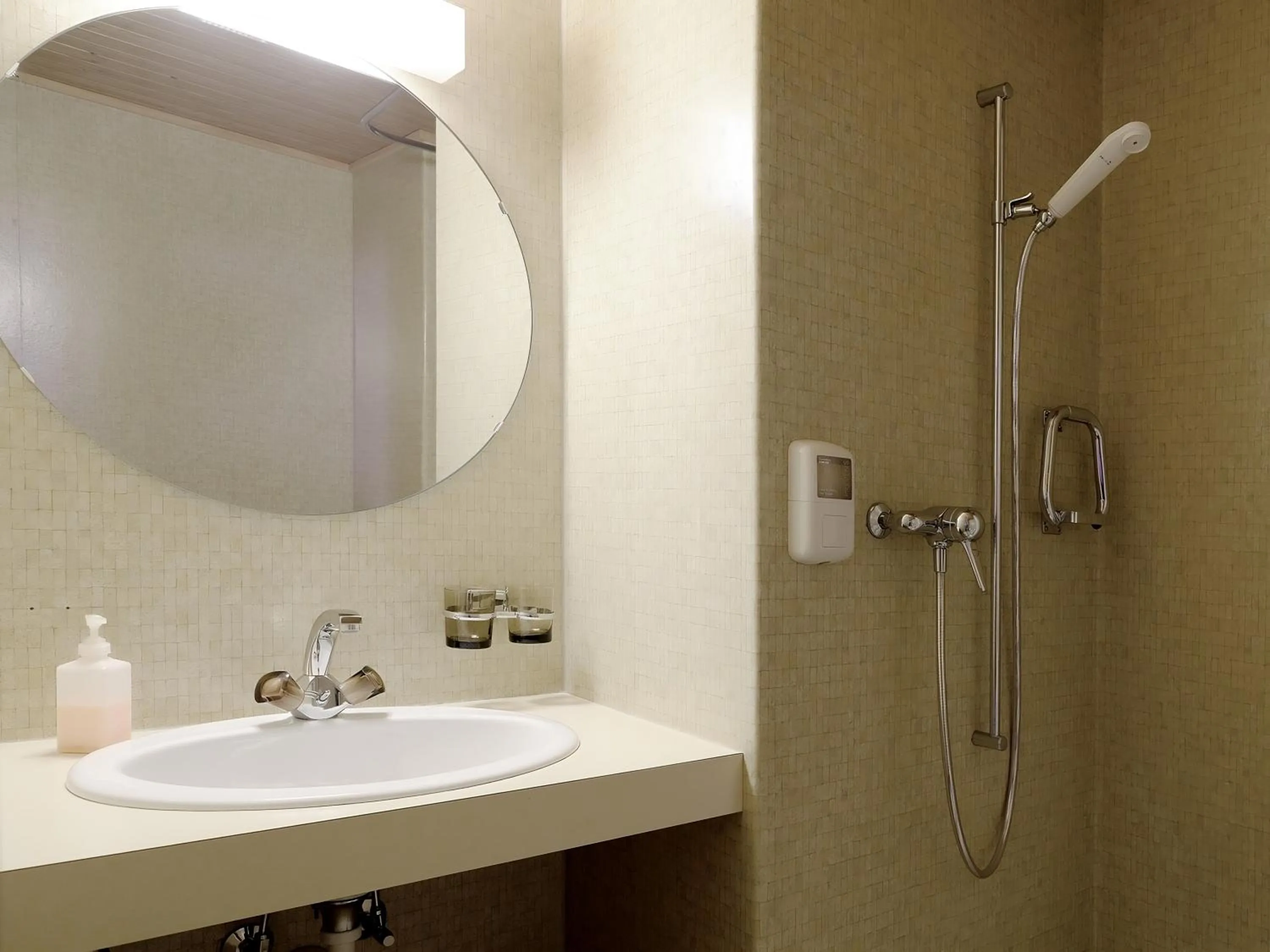 Bathroom in Alpengasthof Crusch Alba ed Alvetern, S-charl