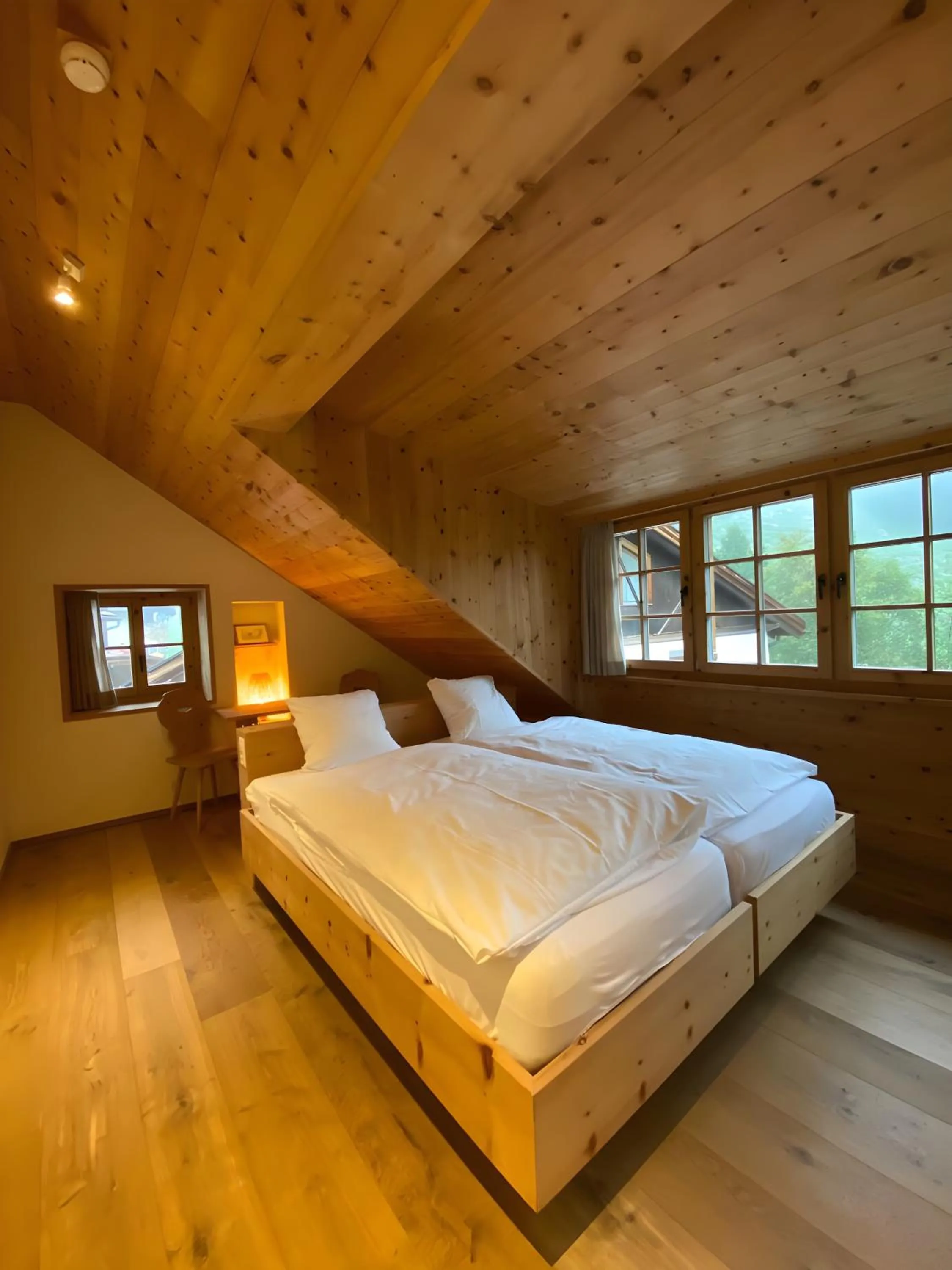 Bedroom, Bed in Alpengasthof Crusch Alba ed Alvetern, S-charl