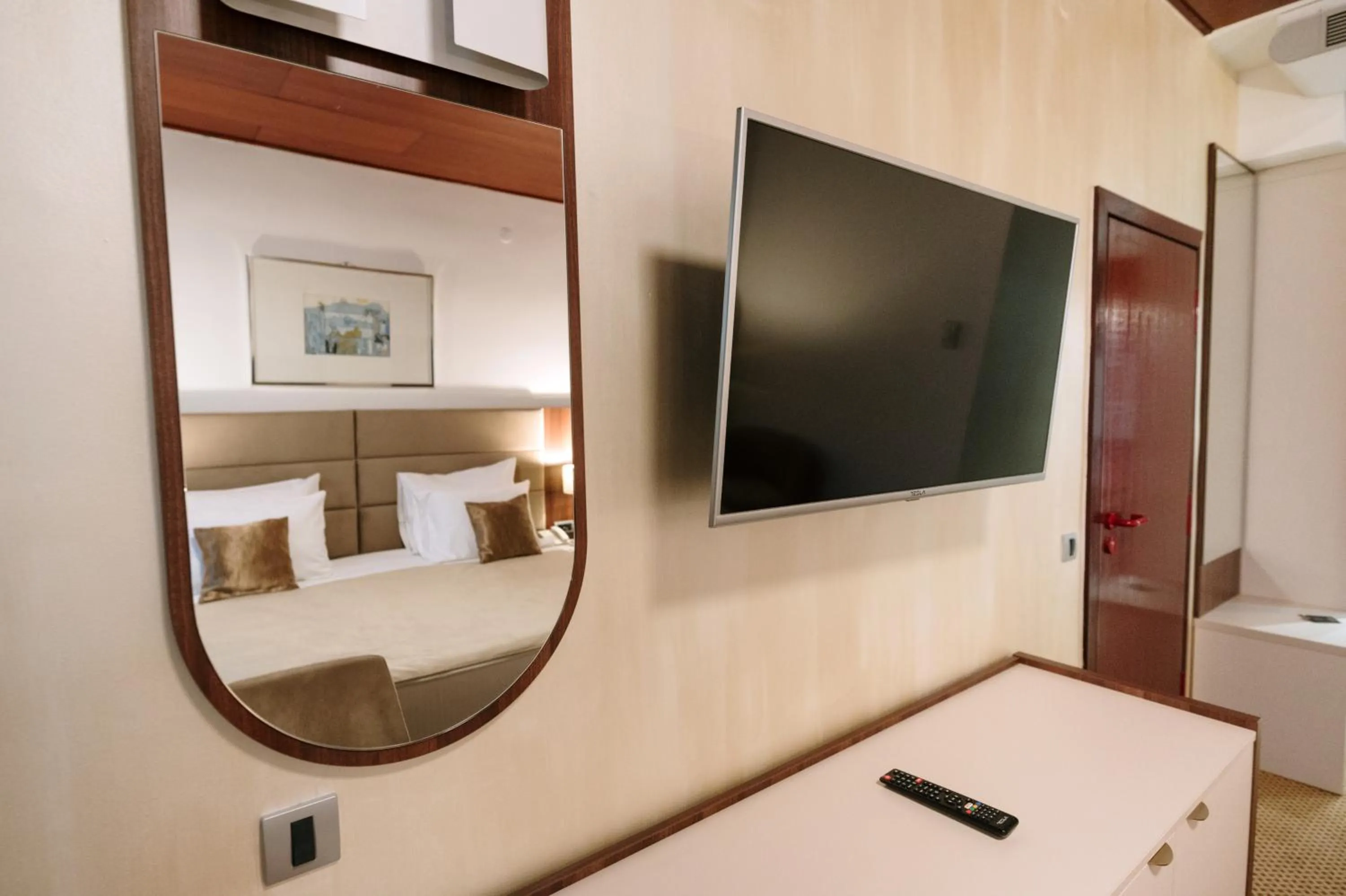 TV and multimedia in Hotel Slavija Lux