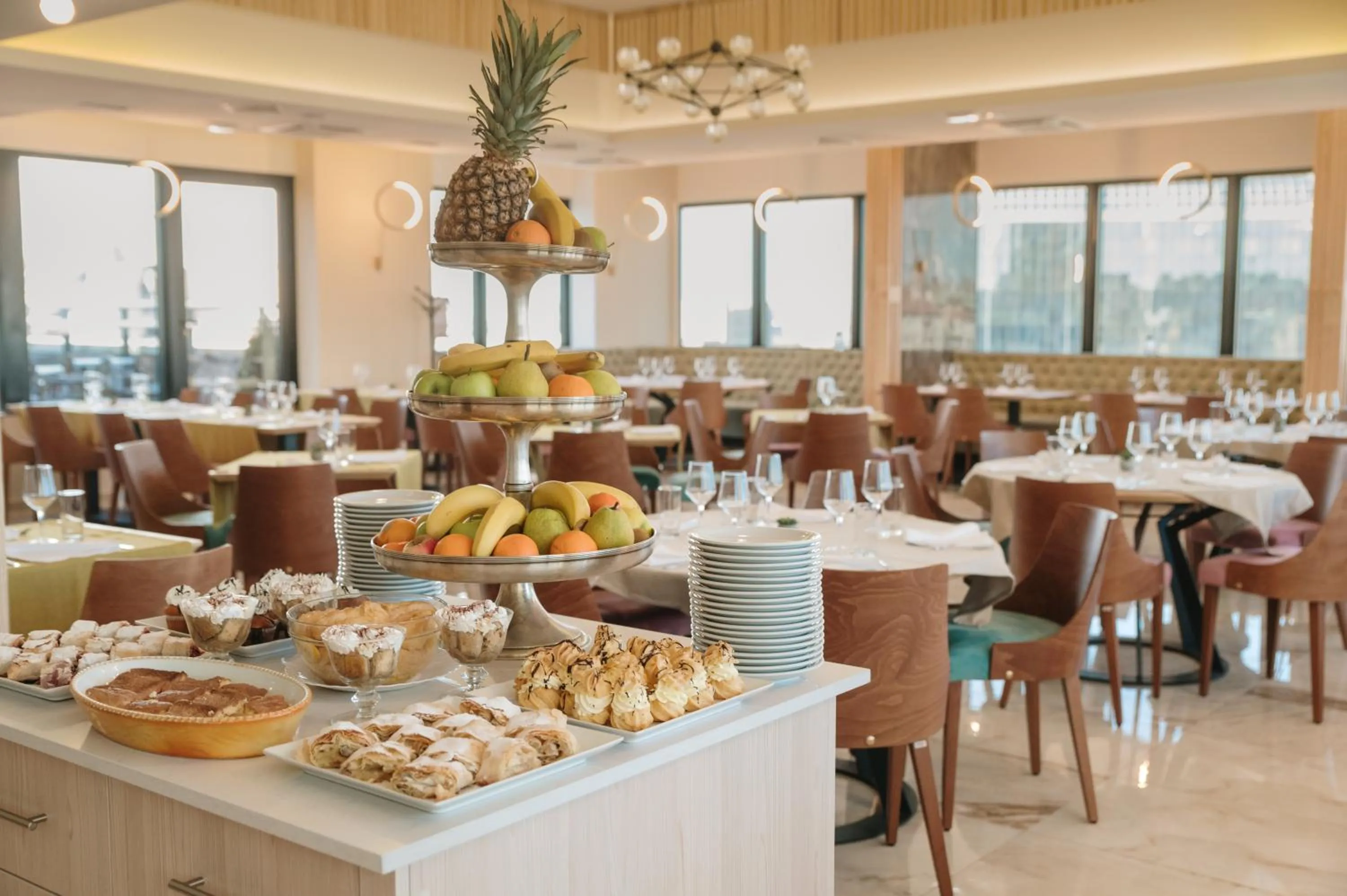 Restaurant/places to eat in Hotel Slavija Lux