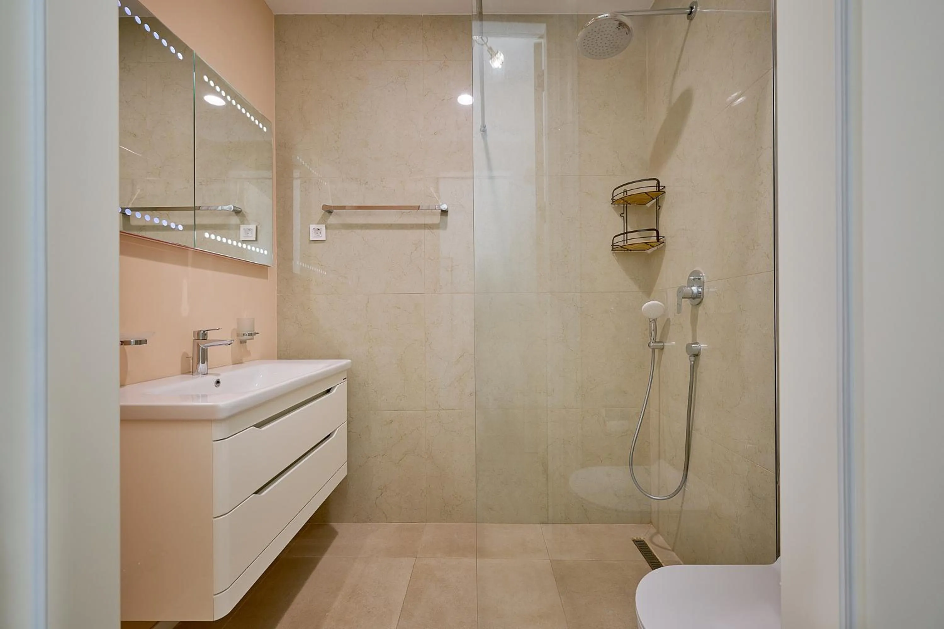 Shower in Skyline resort