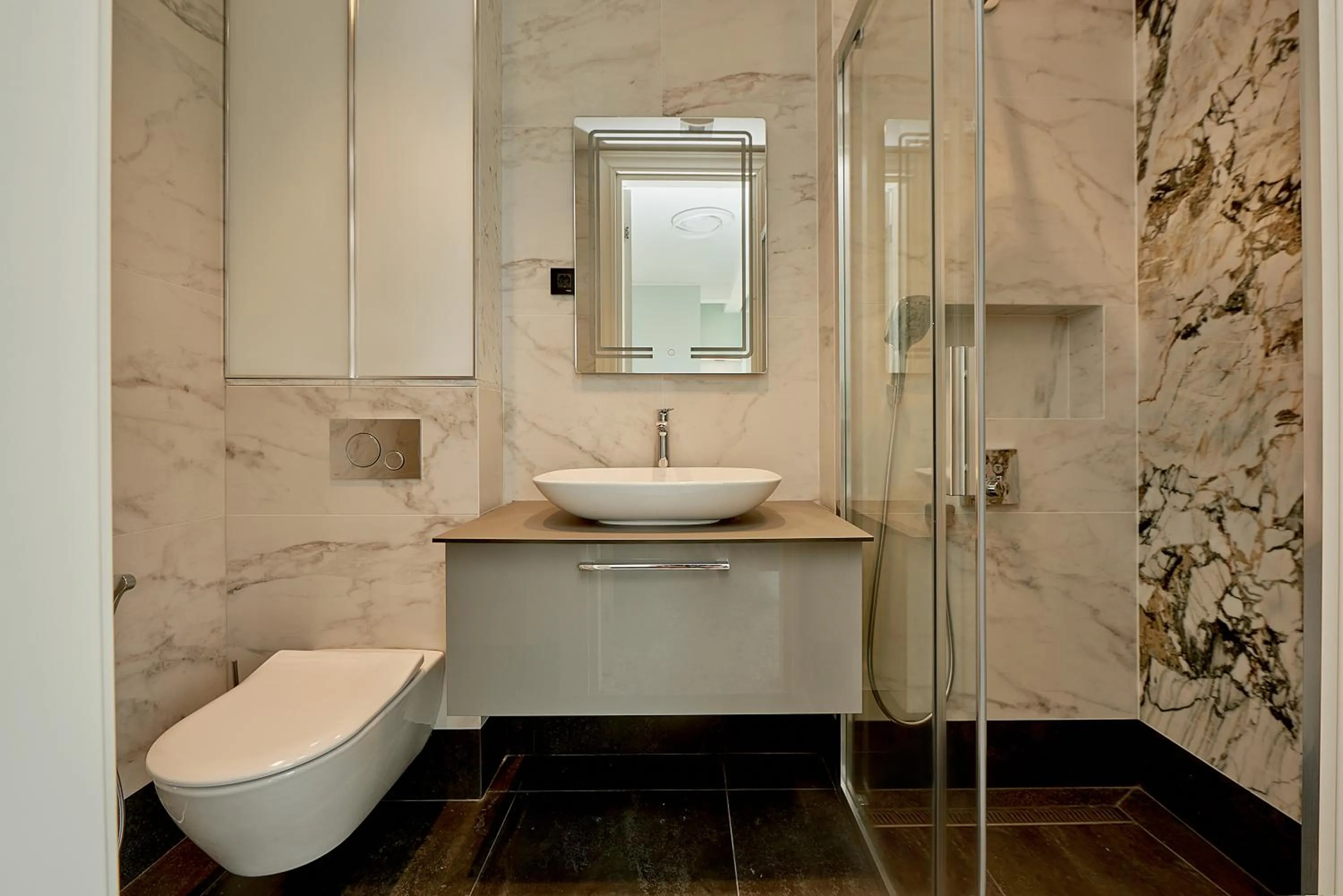 Shower in Skyline resort