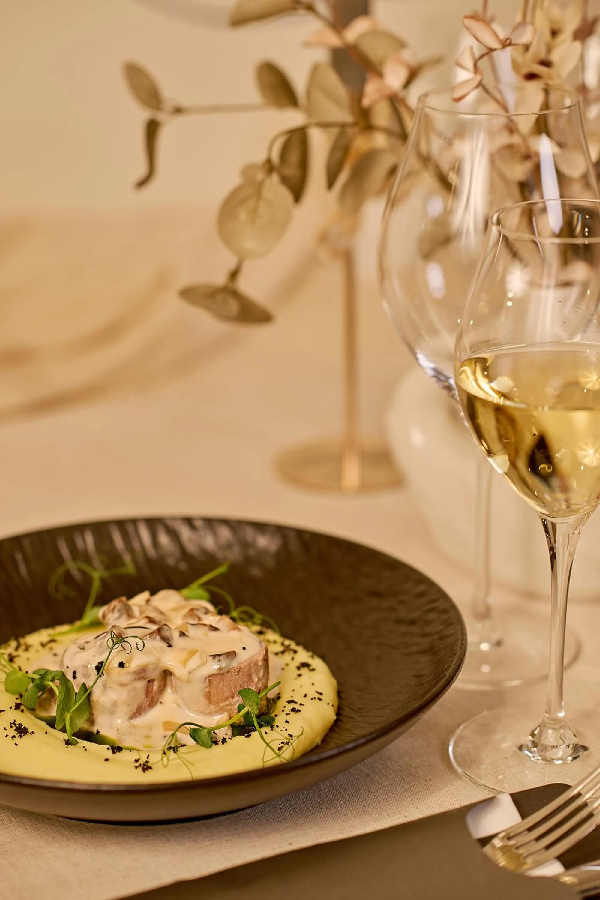 Restaurant/places to eat in Skyline resort