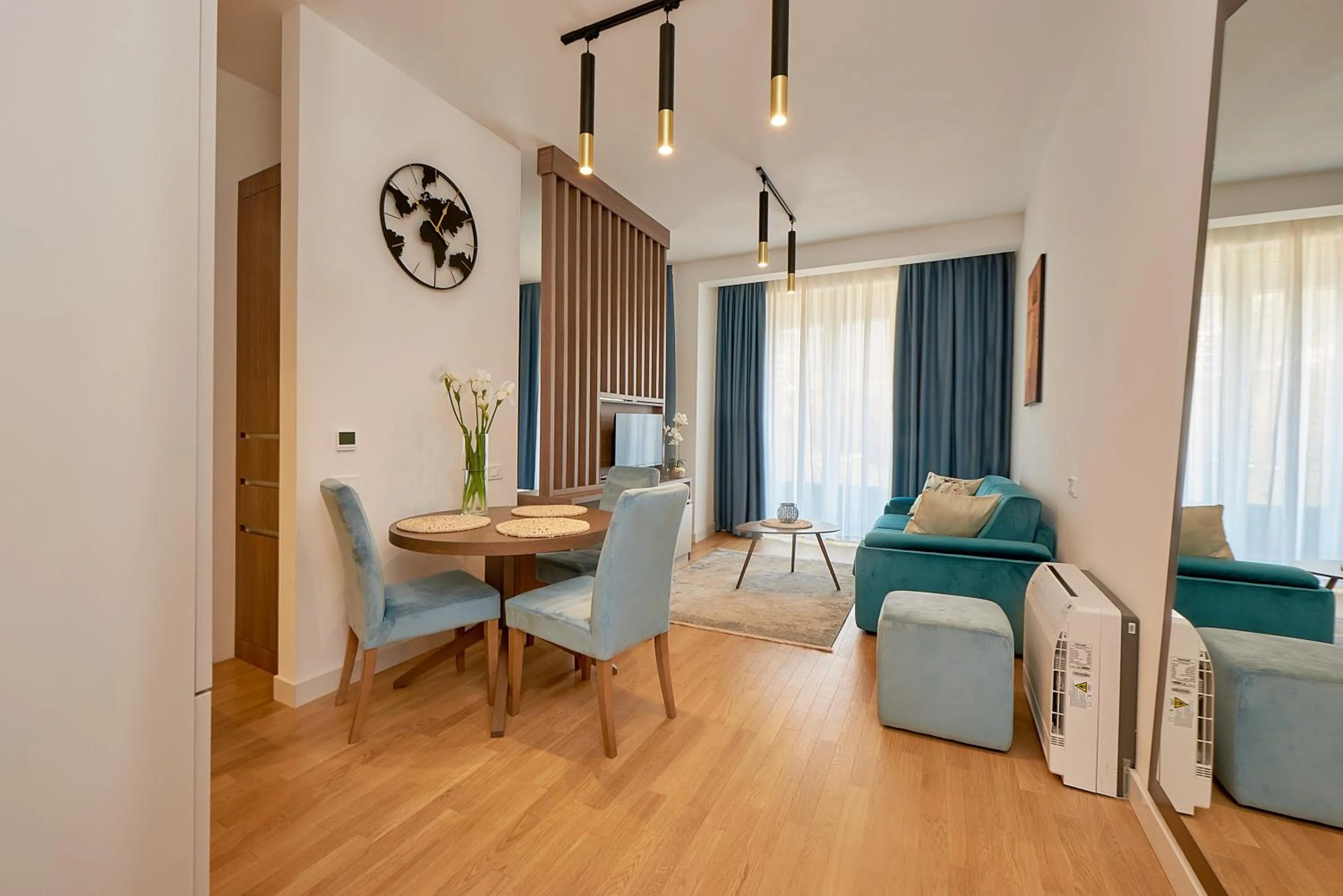 Photo of the whole room in Skyline resort