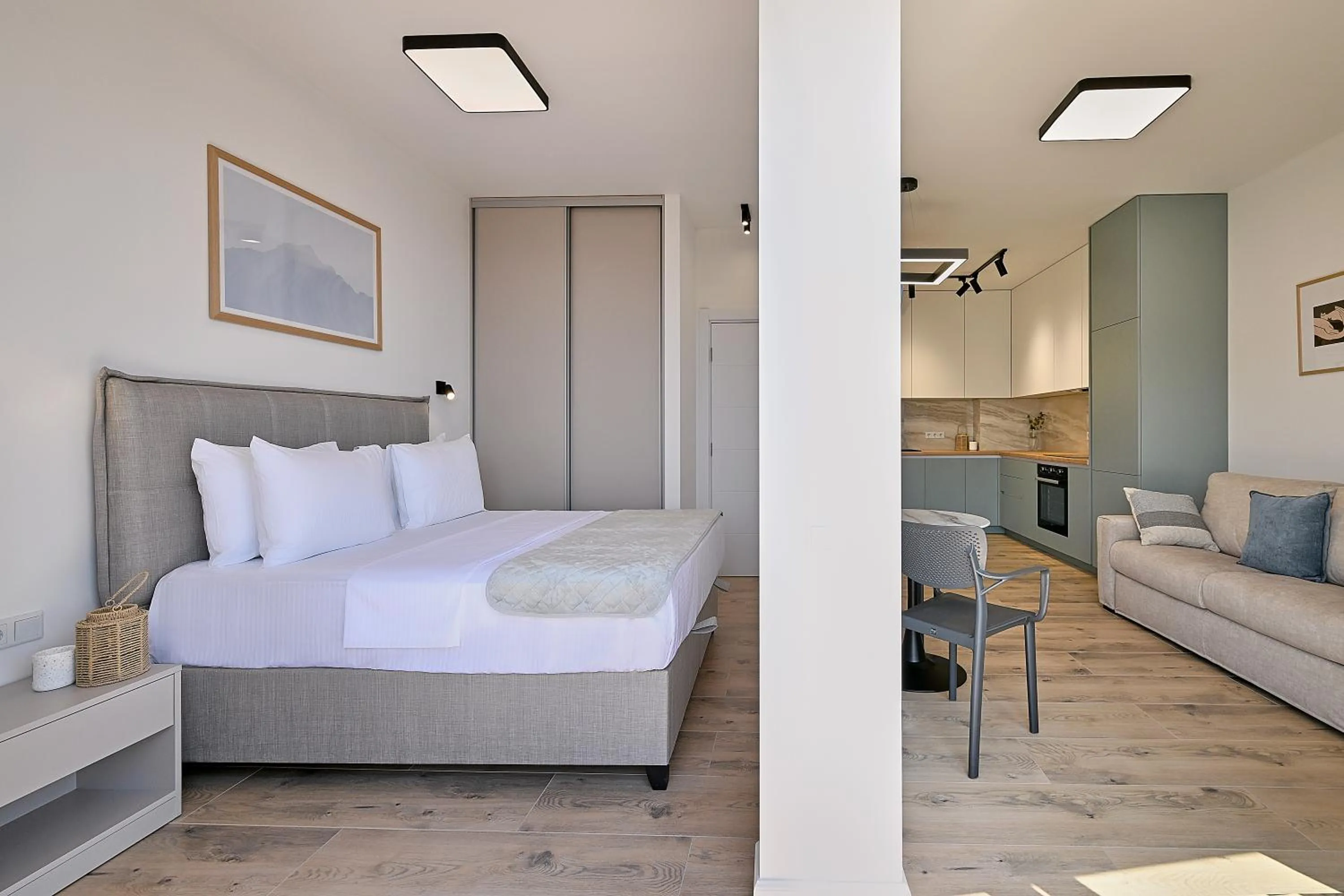 Living room, Bed in Skyline resort