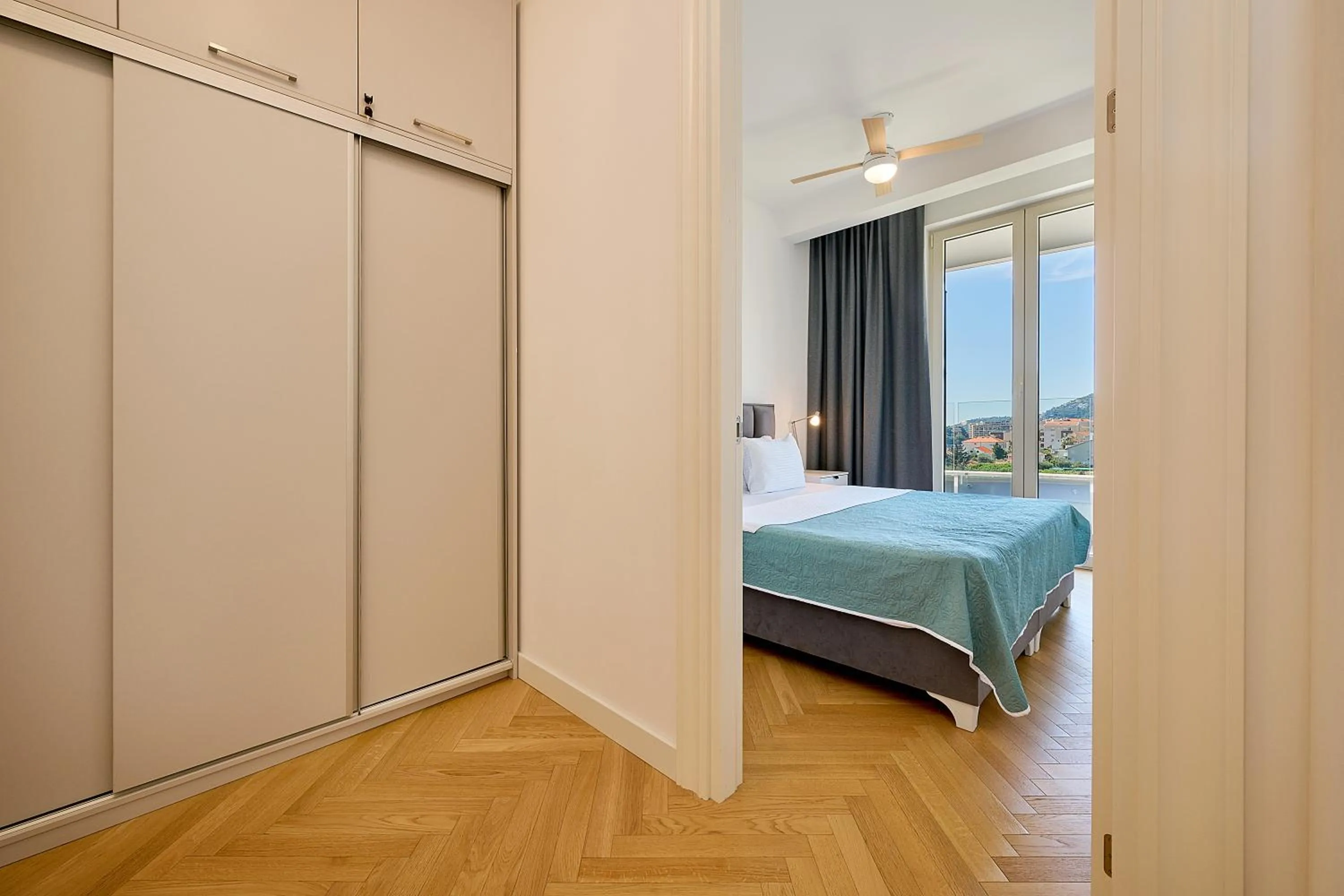 Bedroom, Bed in Skyline resort