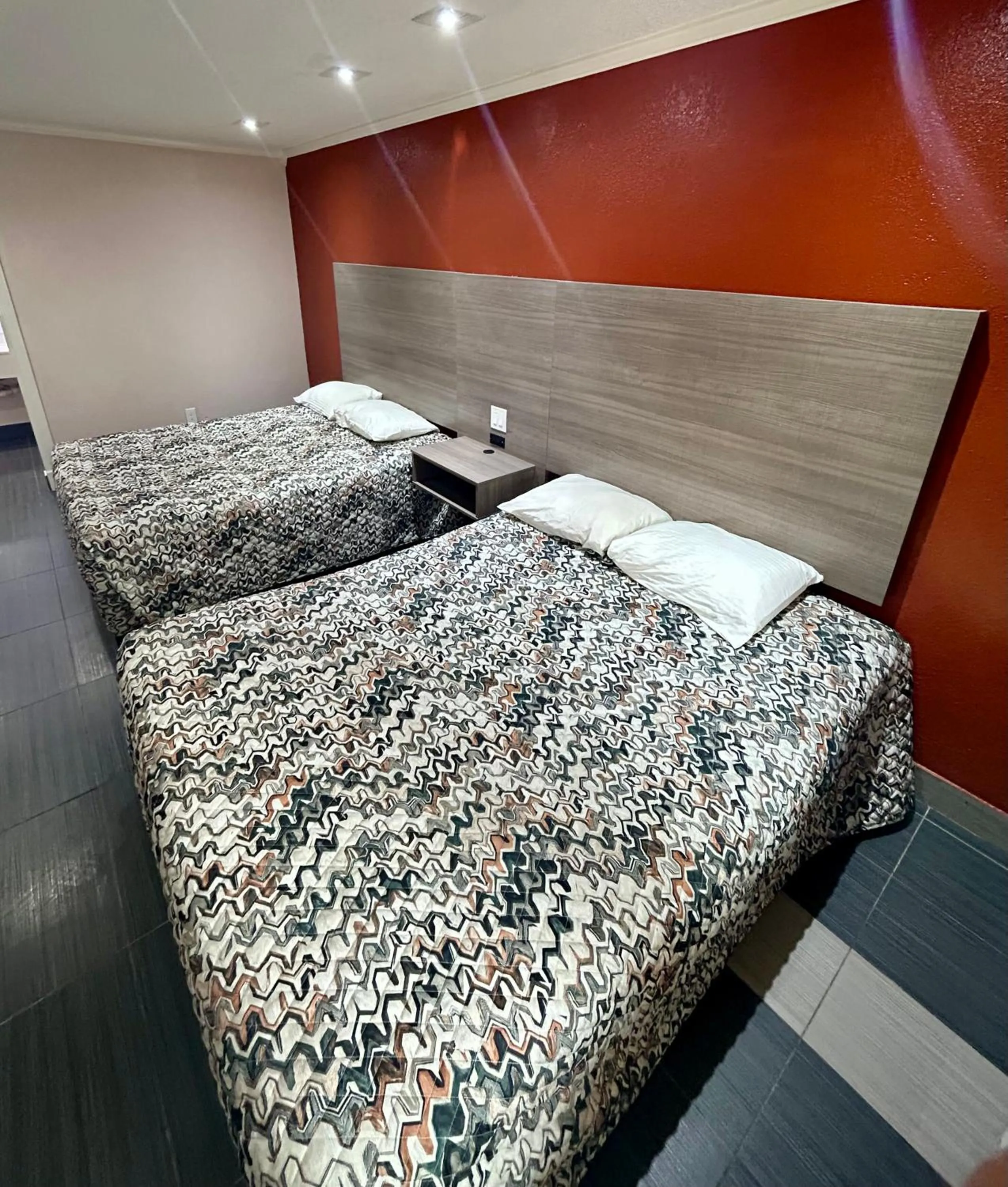 Bed in Hollywood INN - Downtown Houston