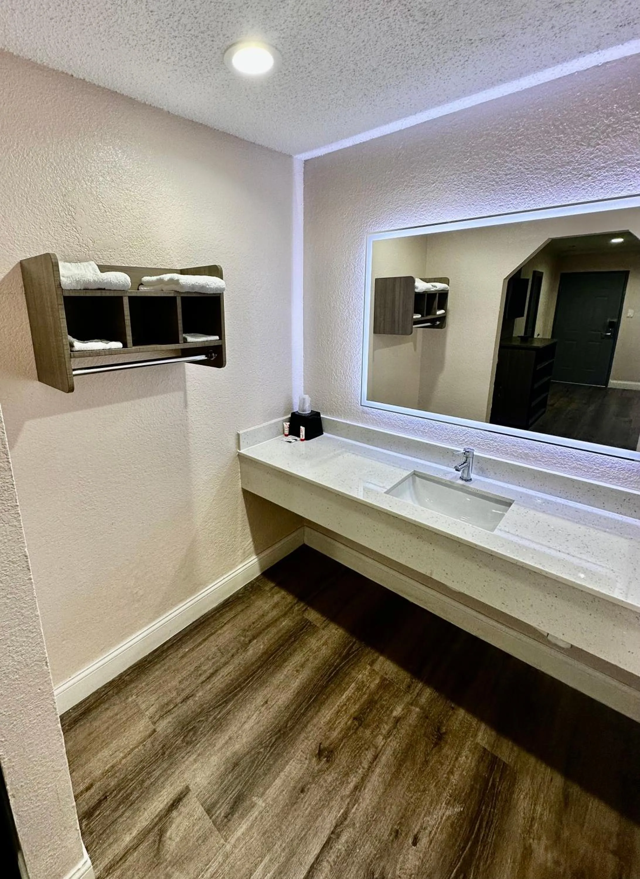 Shower in Hollywood INN - Downtown Houston