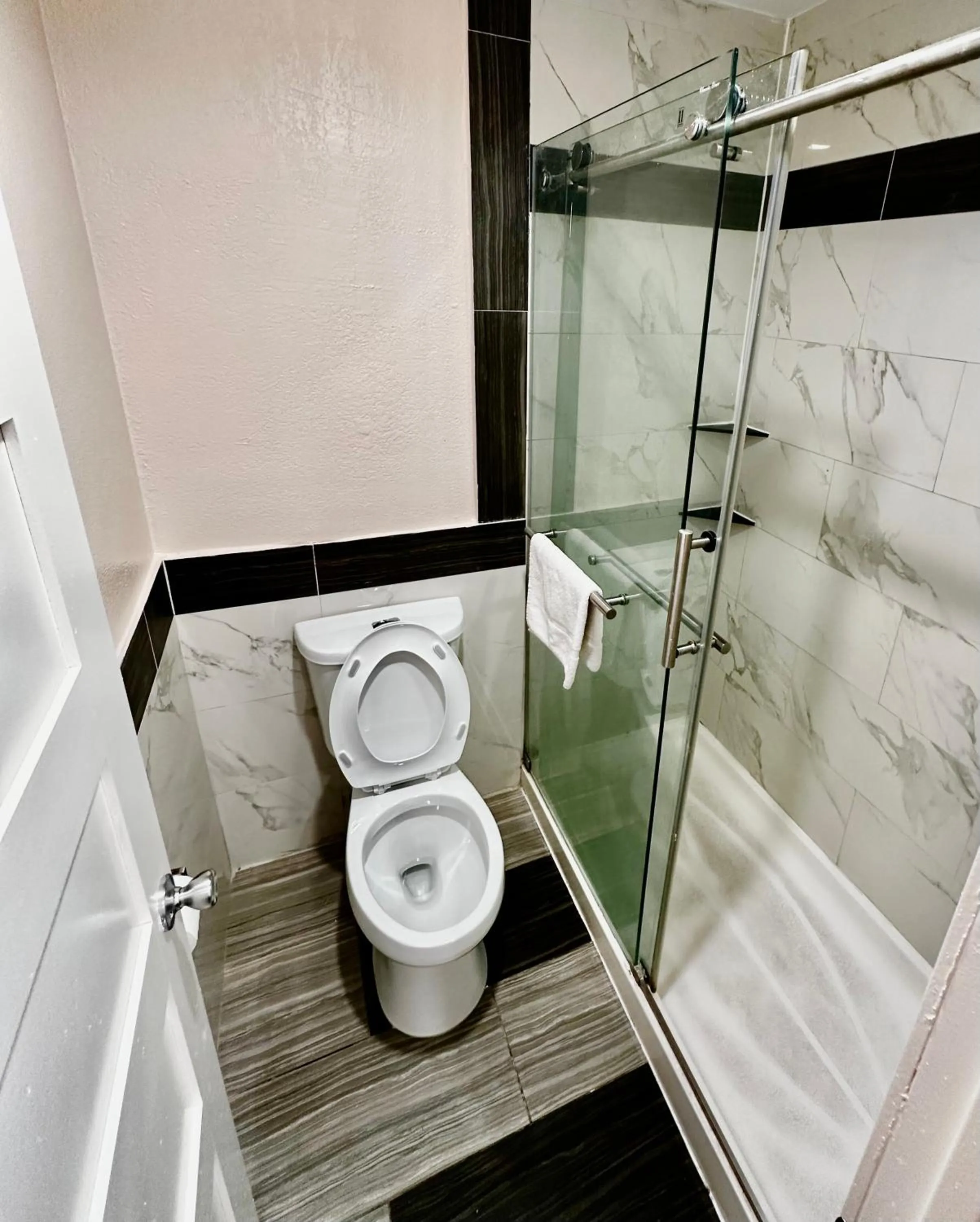 Shower in Hollywood INN - Downtown Houston