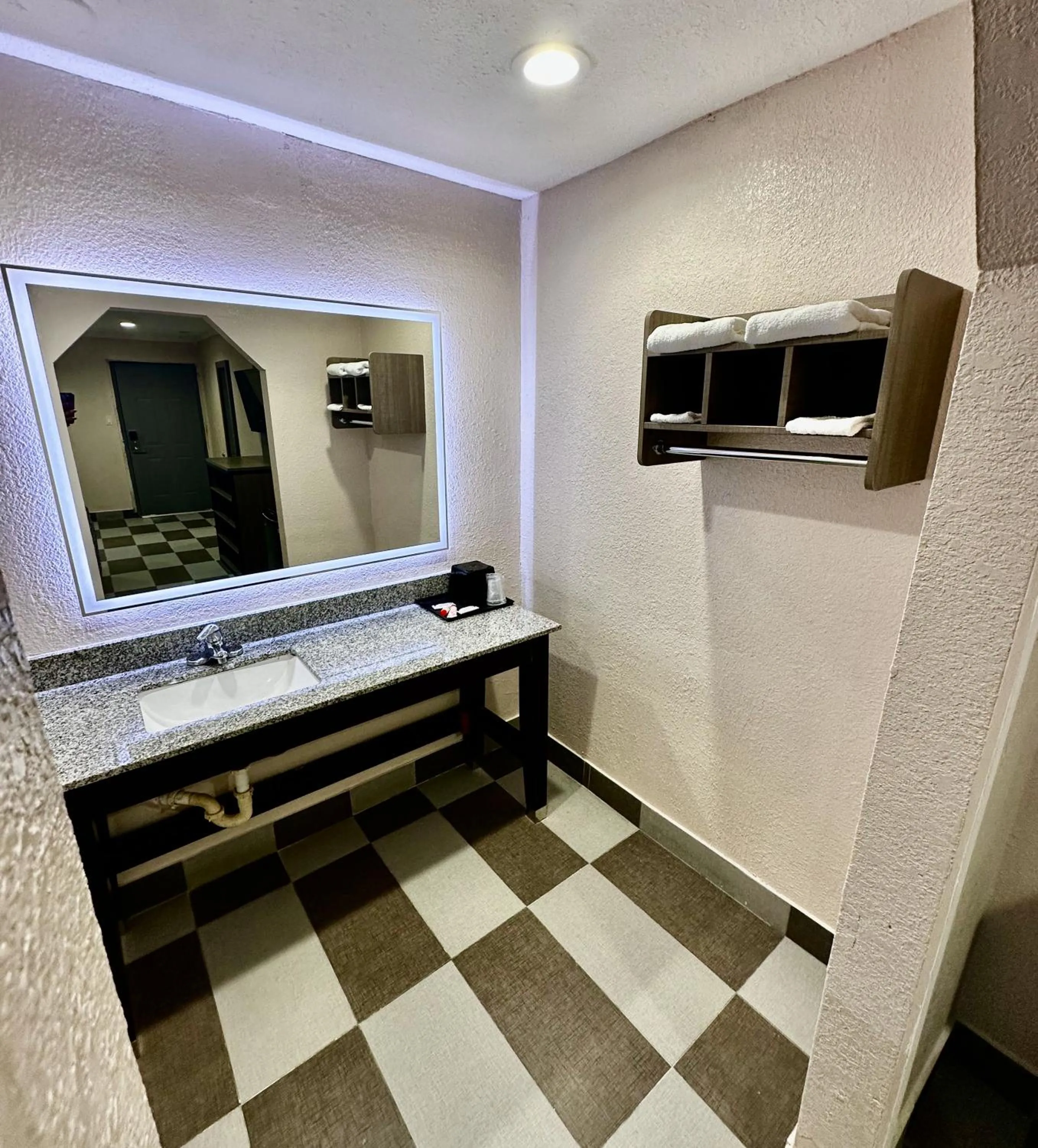 Shower in Hollywood INN - Downtown Houston