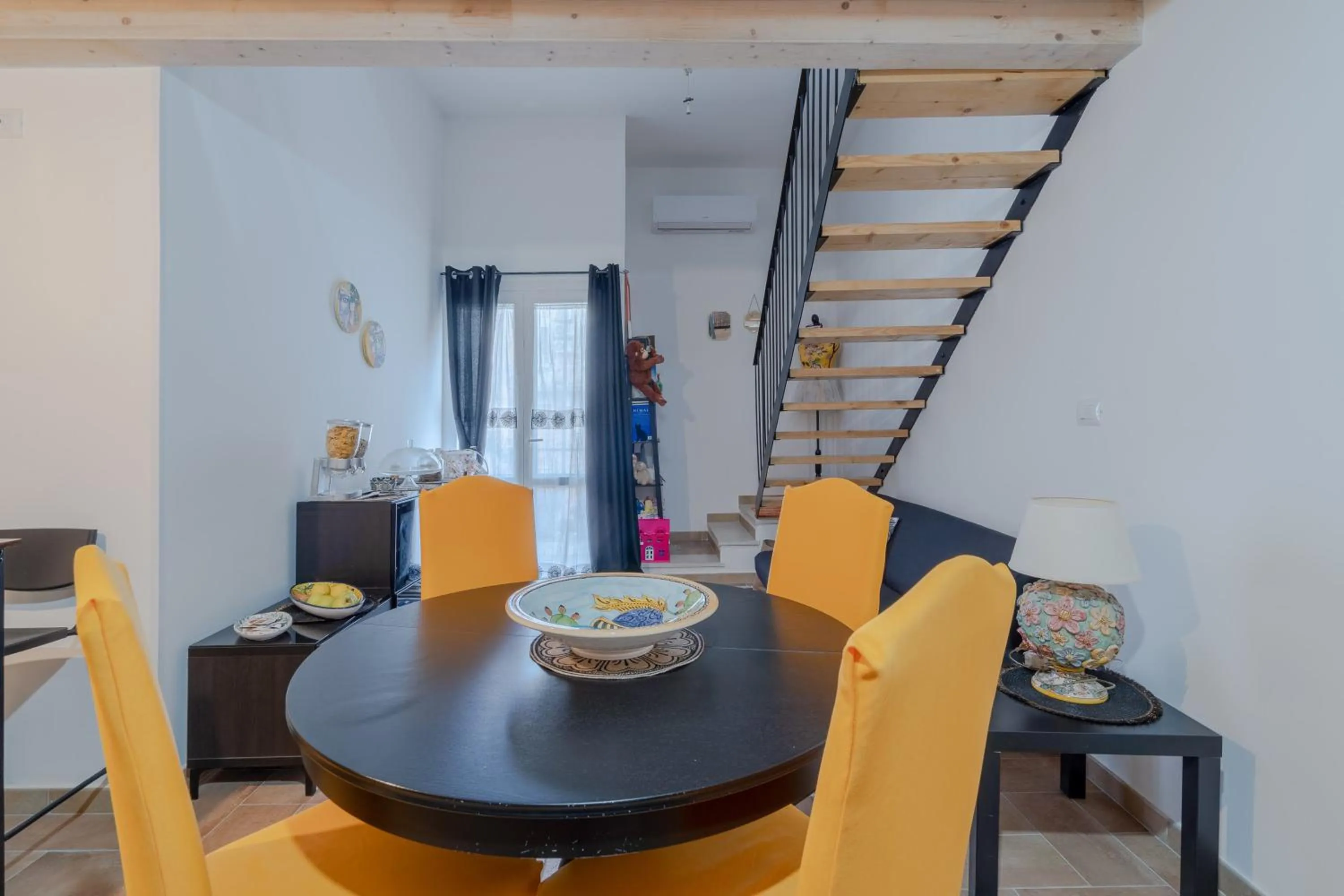 Living room, Dining Area in La Mora B&b
