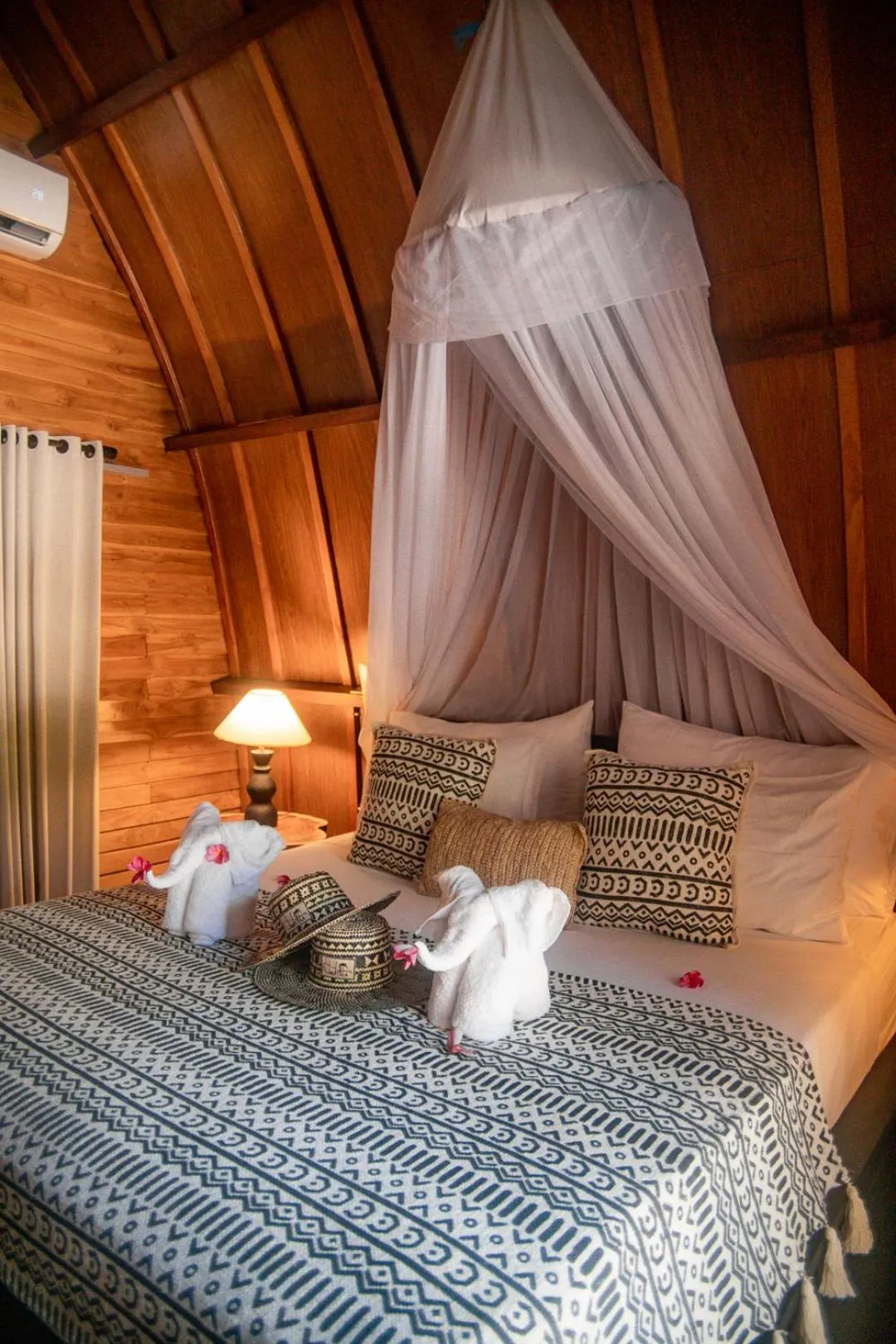 Bed in Hakuna Matata Resort Gili Air