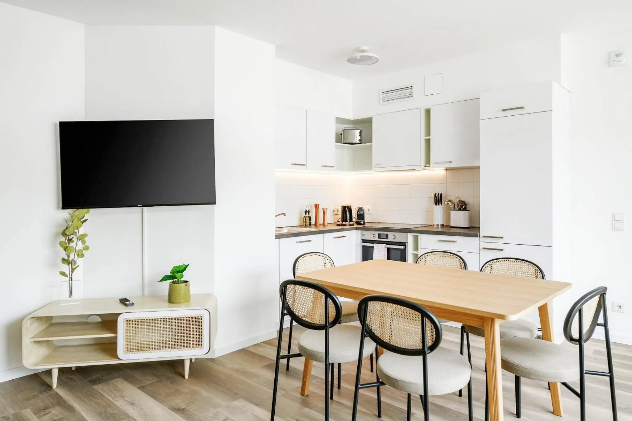 TV and multimedia in Limehome Budapest Mosonyi