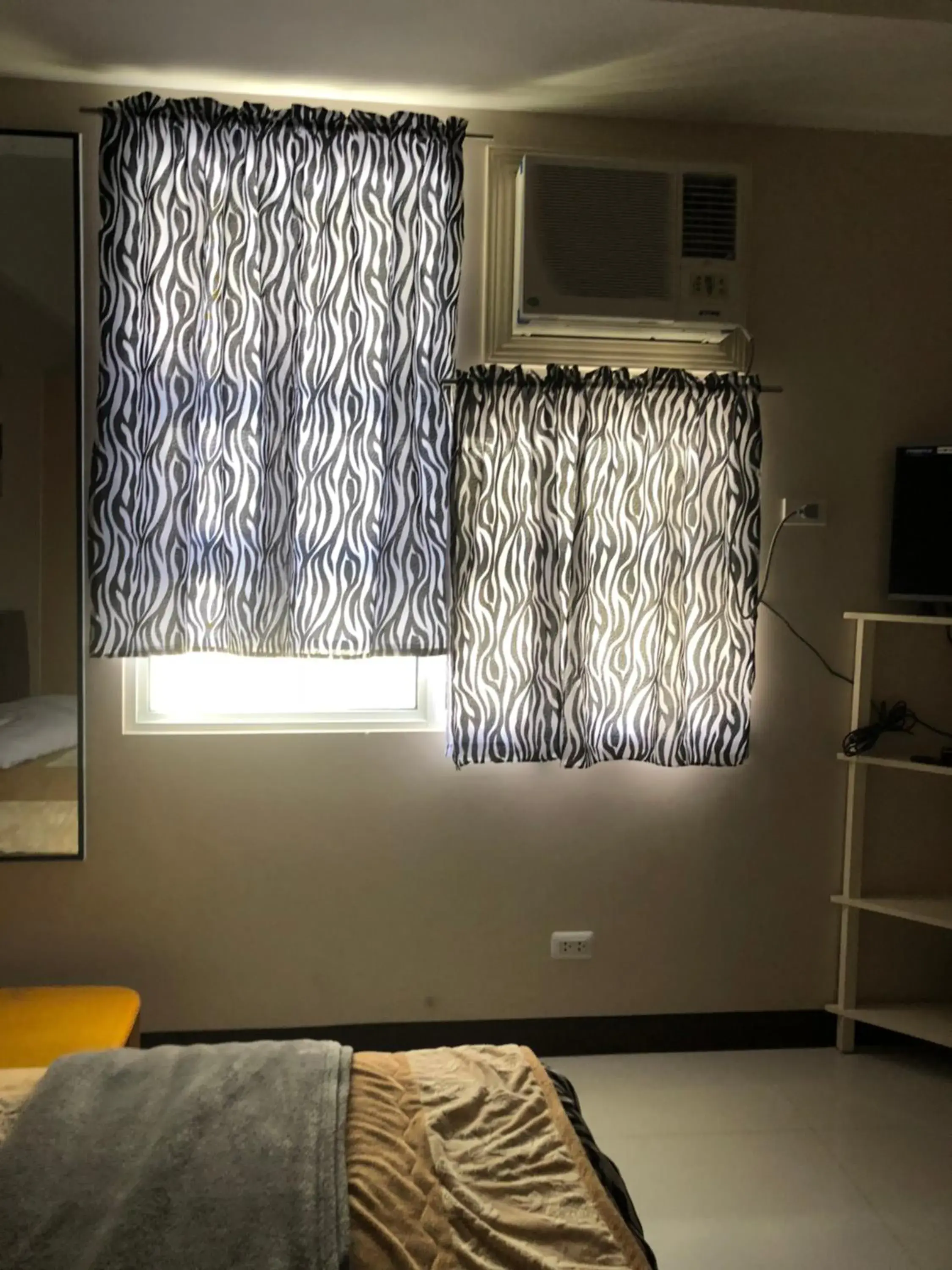 Bed in 101 Newport Boulevard-Favila Condotel Unit near Airport Bed in 101 Newport Boulevard-Favila Condotel Unit near Airport