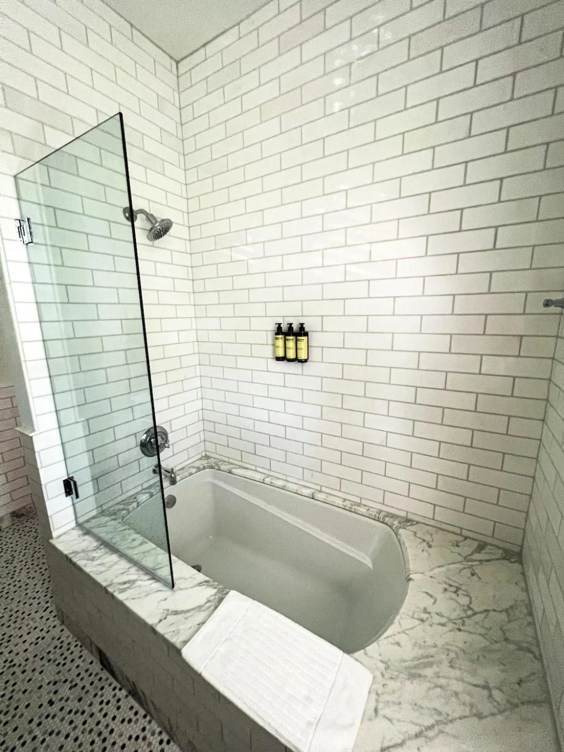 Shower in The Boulevard Inn