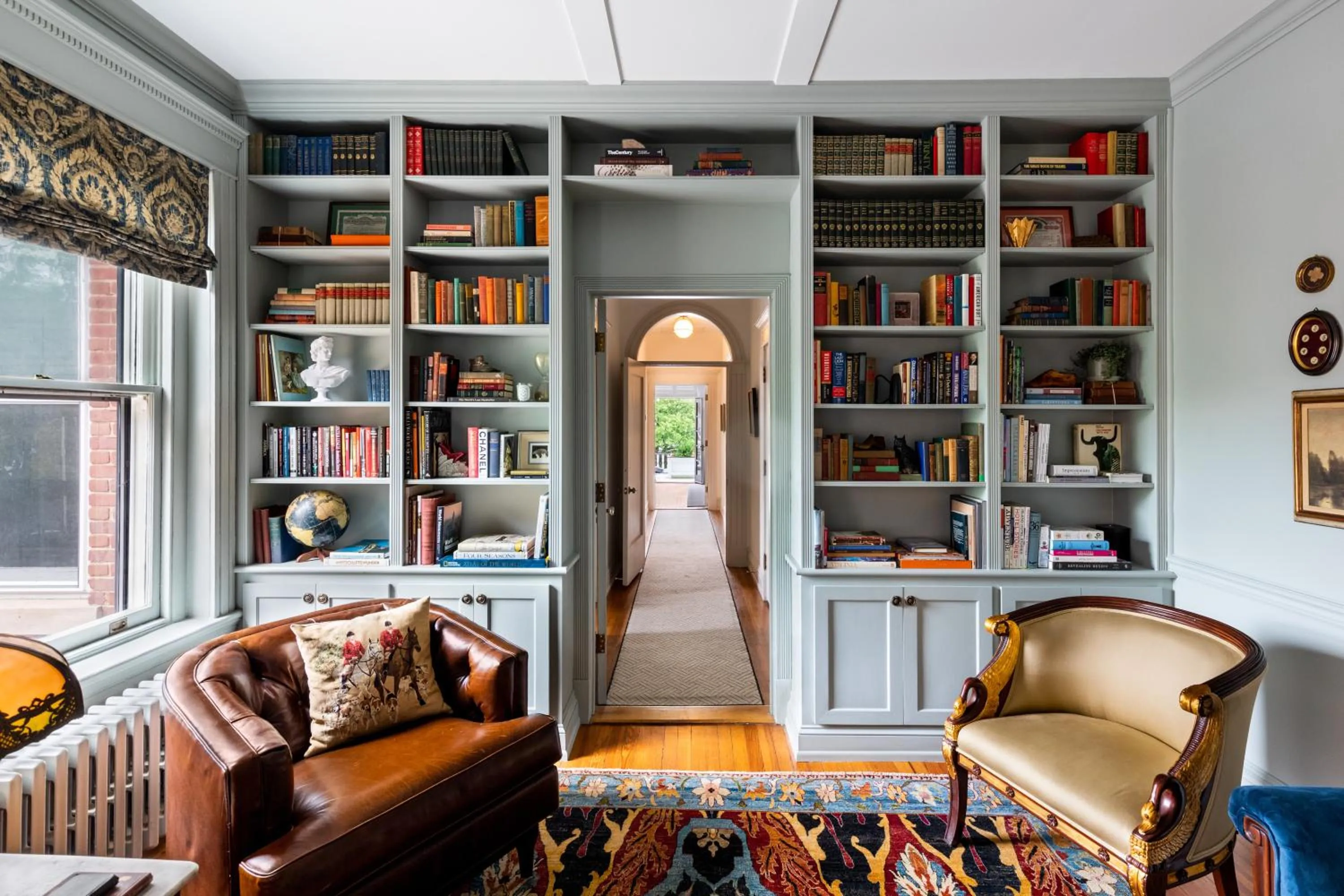 Library in The Boulevard Inn