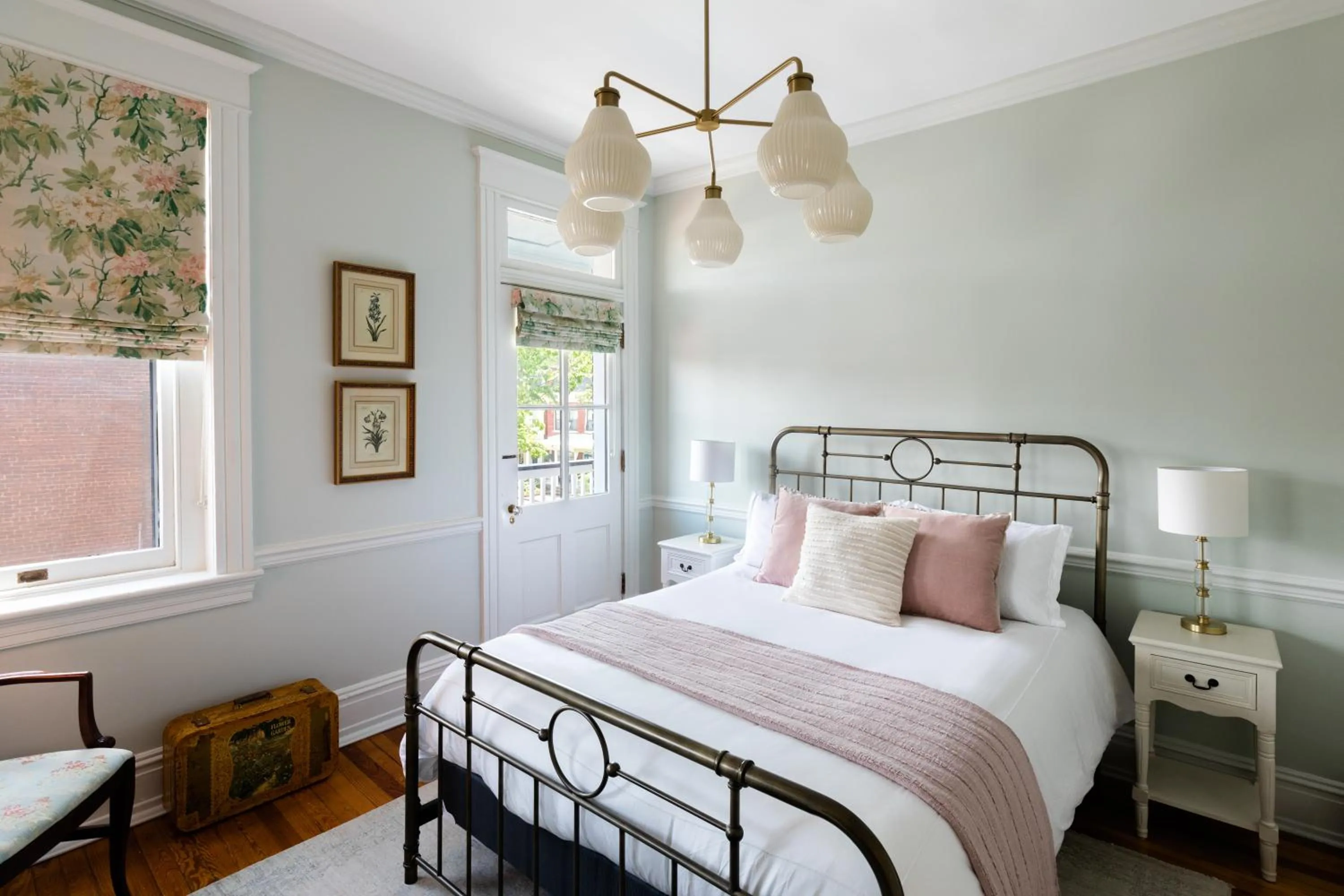 Photo of the whole room, Bed in The Boulevard Inn