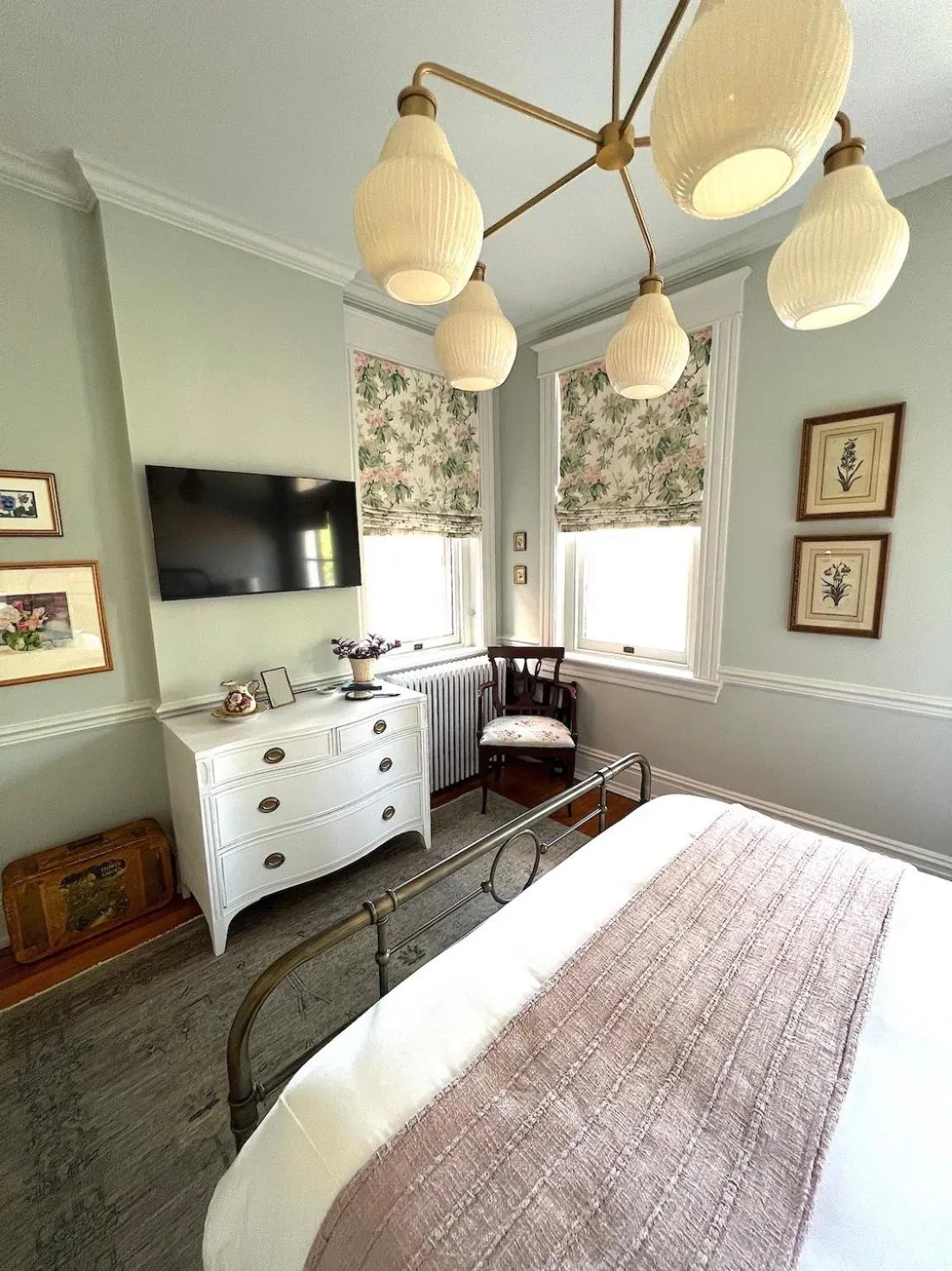 Photo of the whole room, Bed in The Boulevard Inn